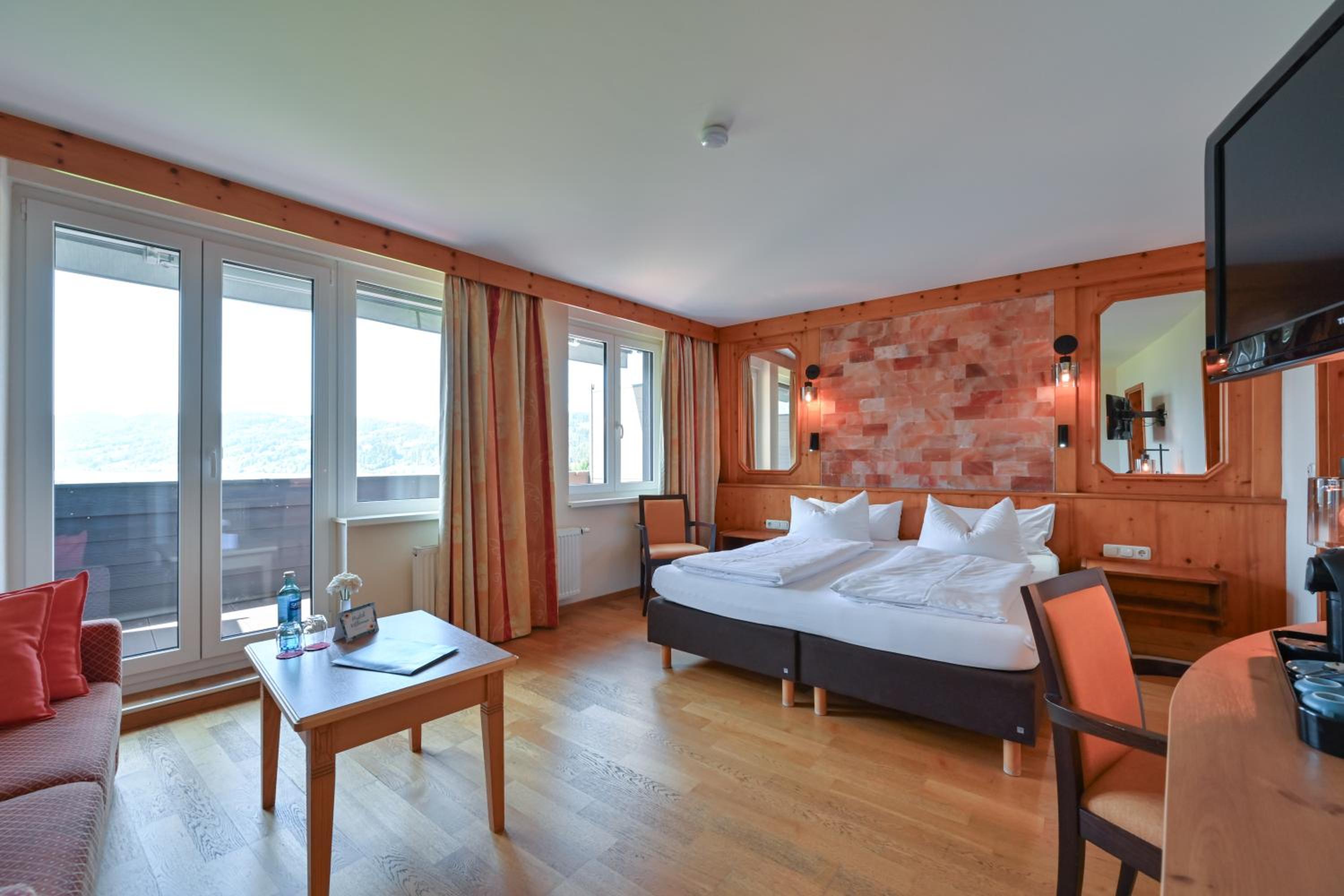 Deluxe Double Room with Balcony and Lake View - Photo 1