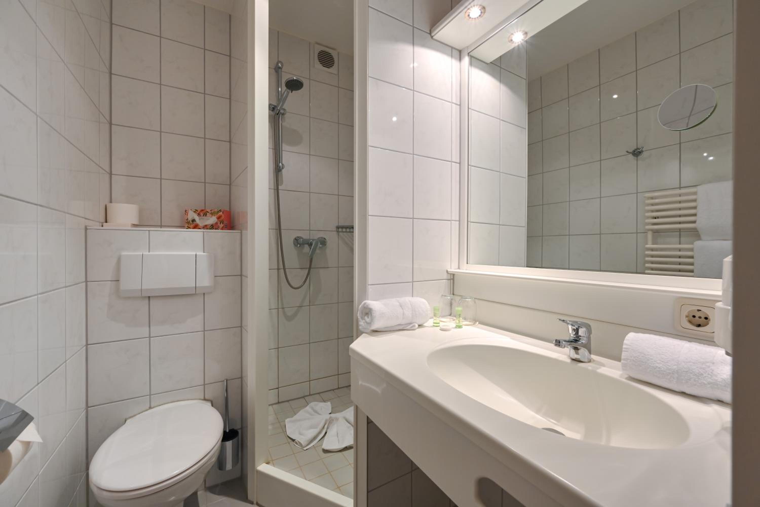 Standard Double Room - Photo 6