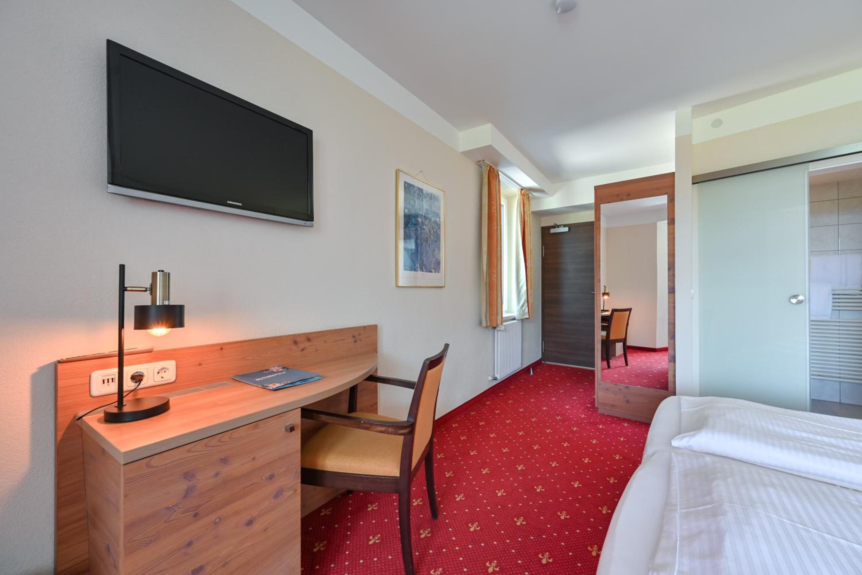 Standard Double Room - Photo 7