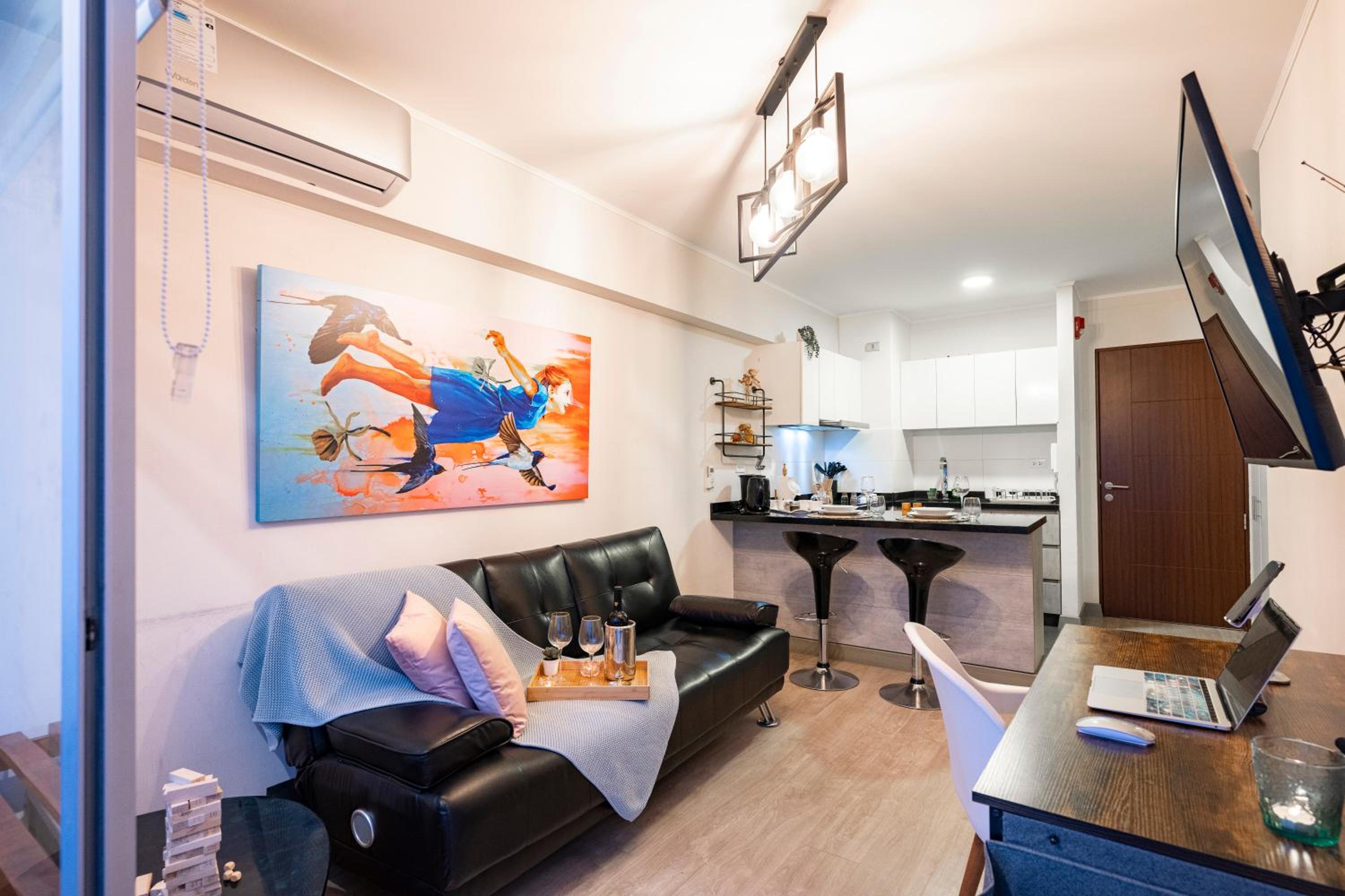 One-Bedroom Apartment with Balcony and Sea View photo 1