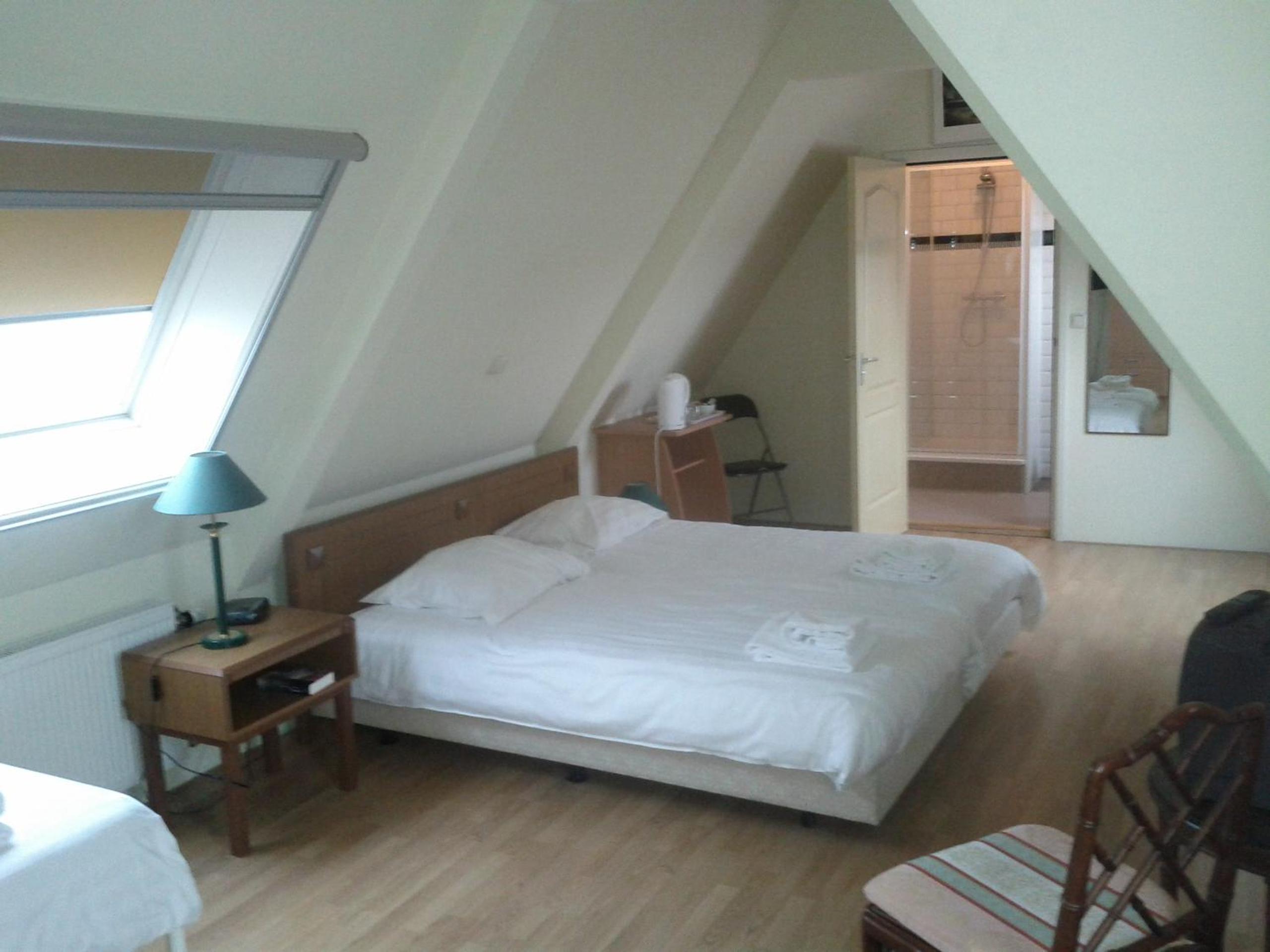 Triple Room with Private Bathroom photo 2
