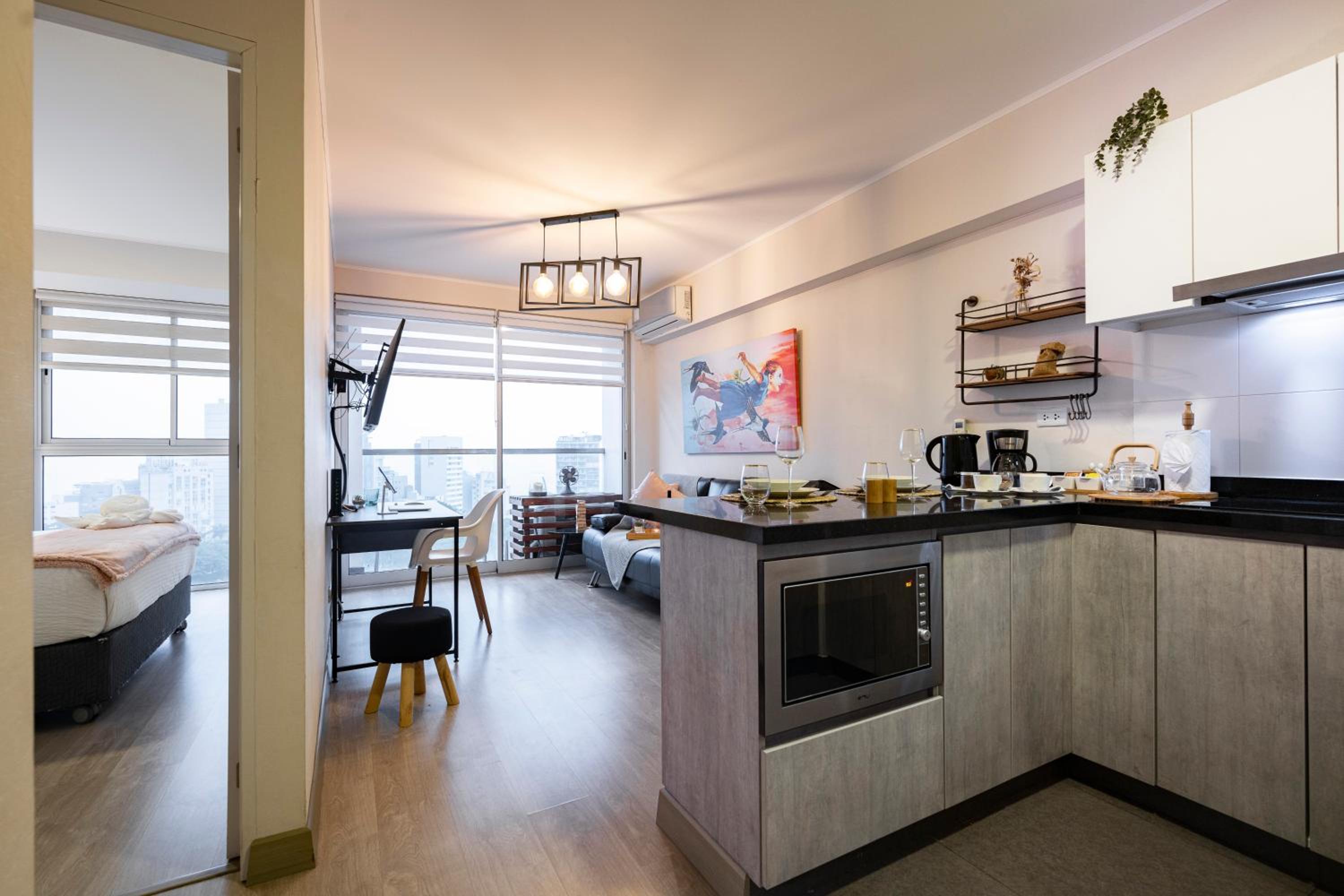 One-Bedroom Apartment with Balcony and Sea View photo 2