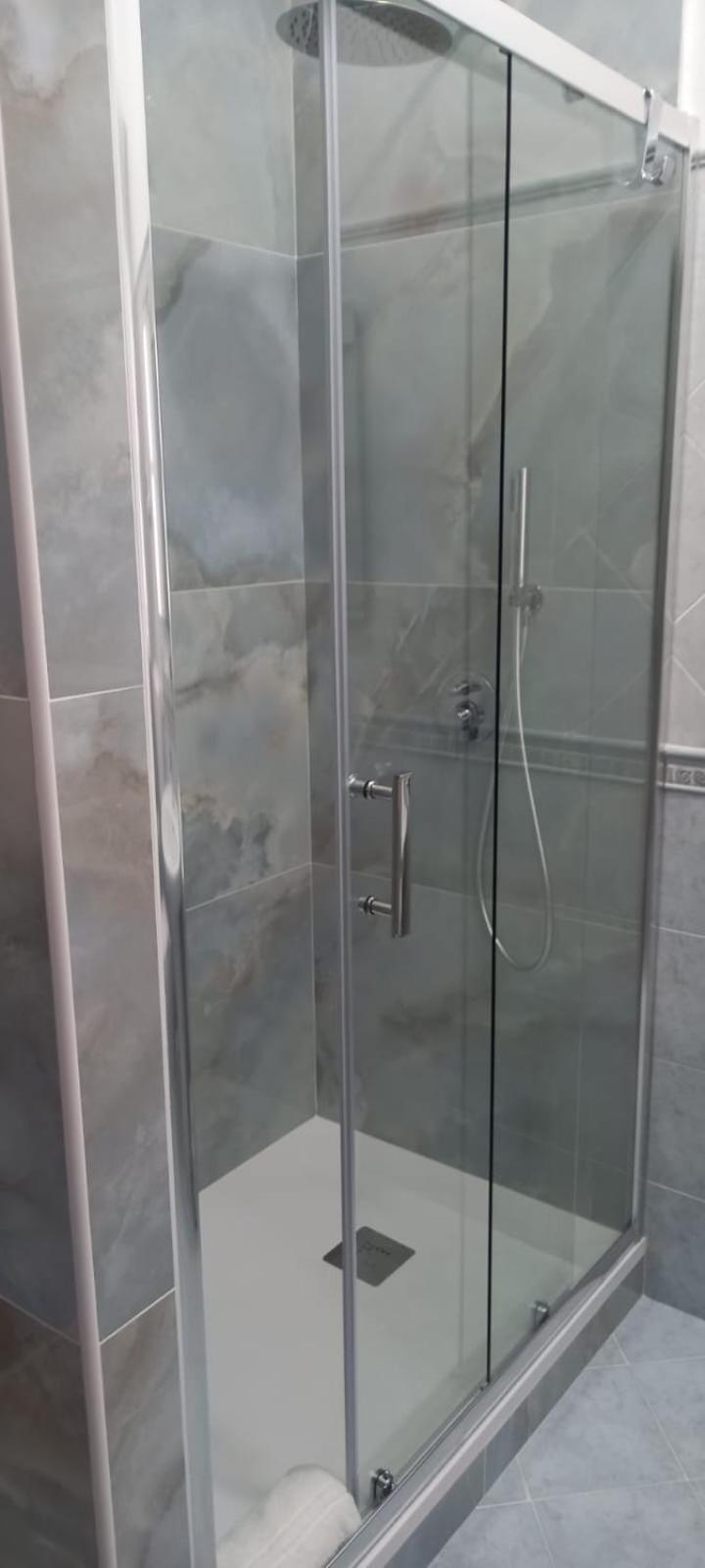 Triple Room with Private Bathroom - Photo 2