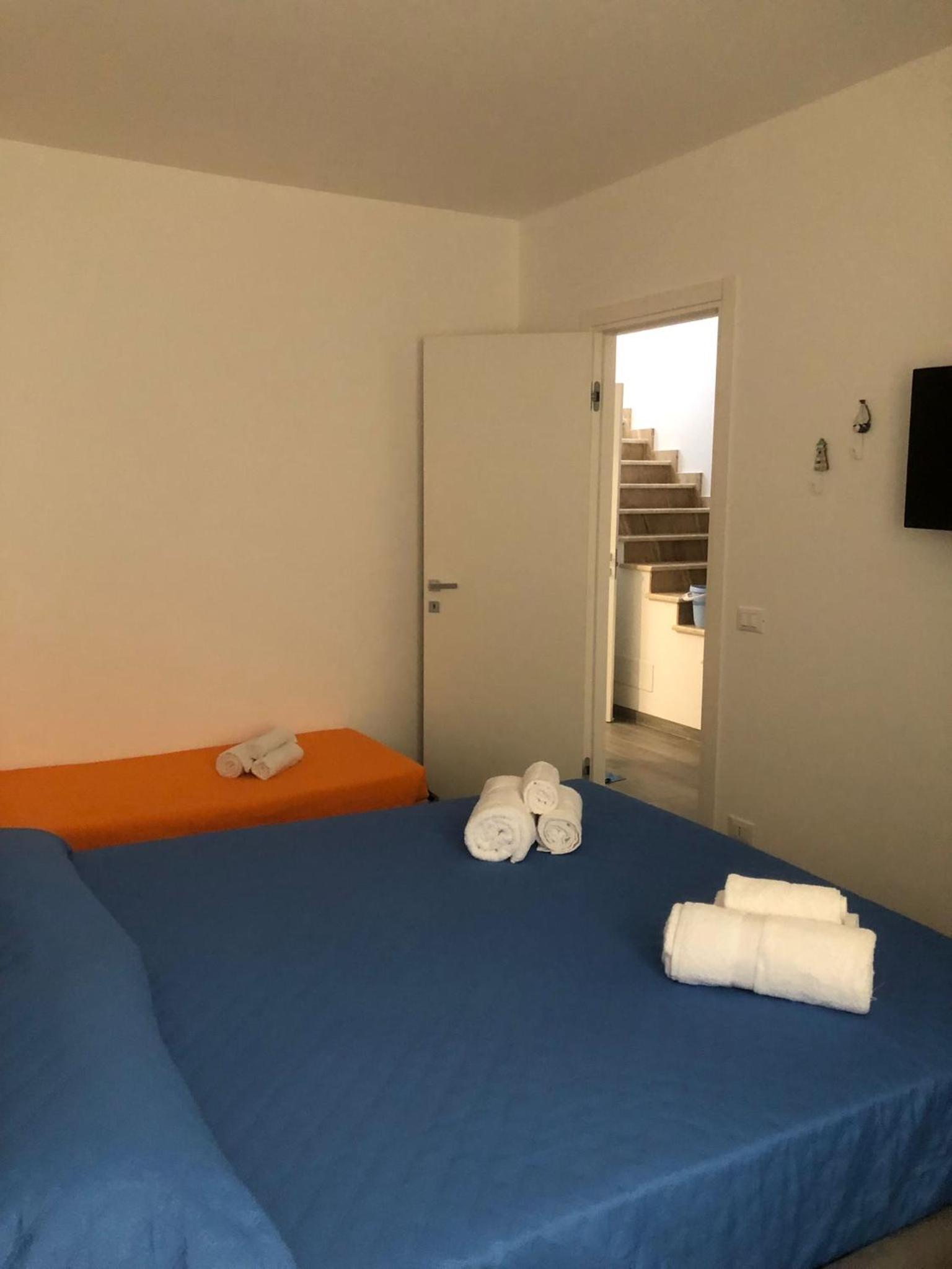 Basic Triple Room With Shared Bathroom photo 2
