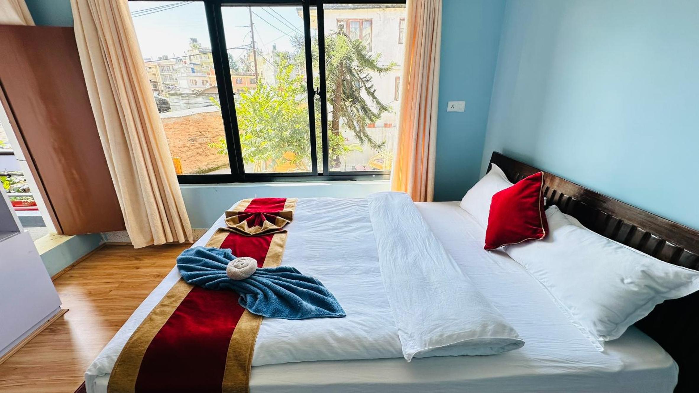 Deluxe Queen Room