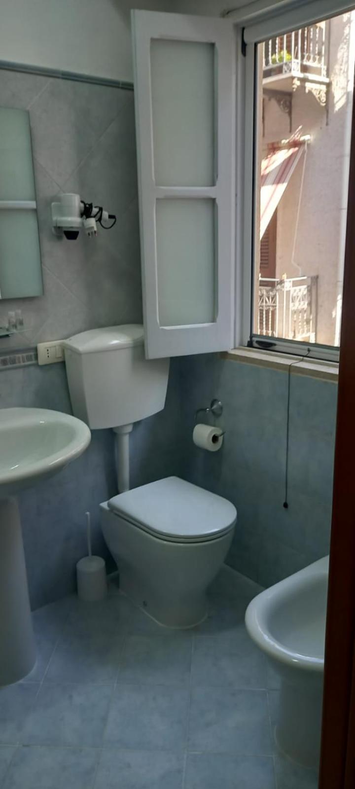 Triple Room with Private Bathroom - Photo 5