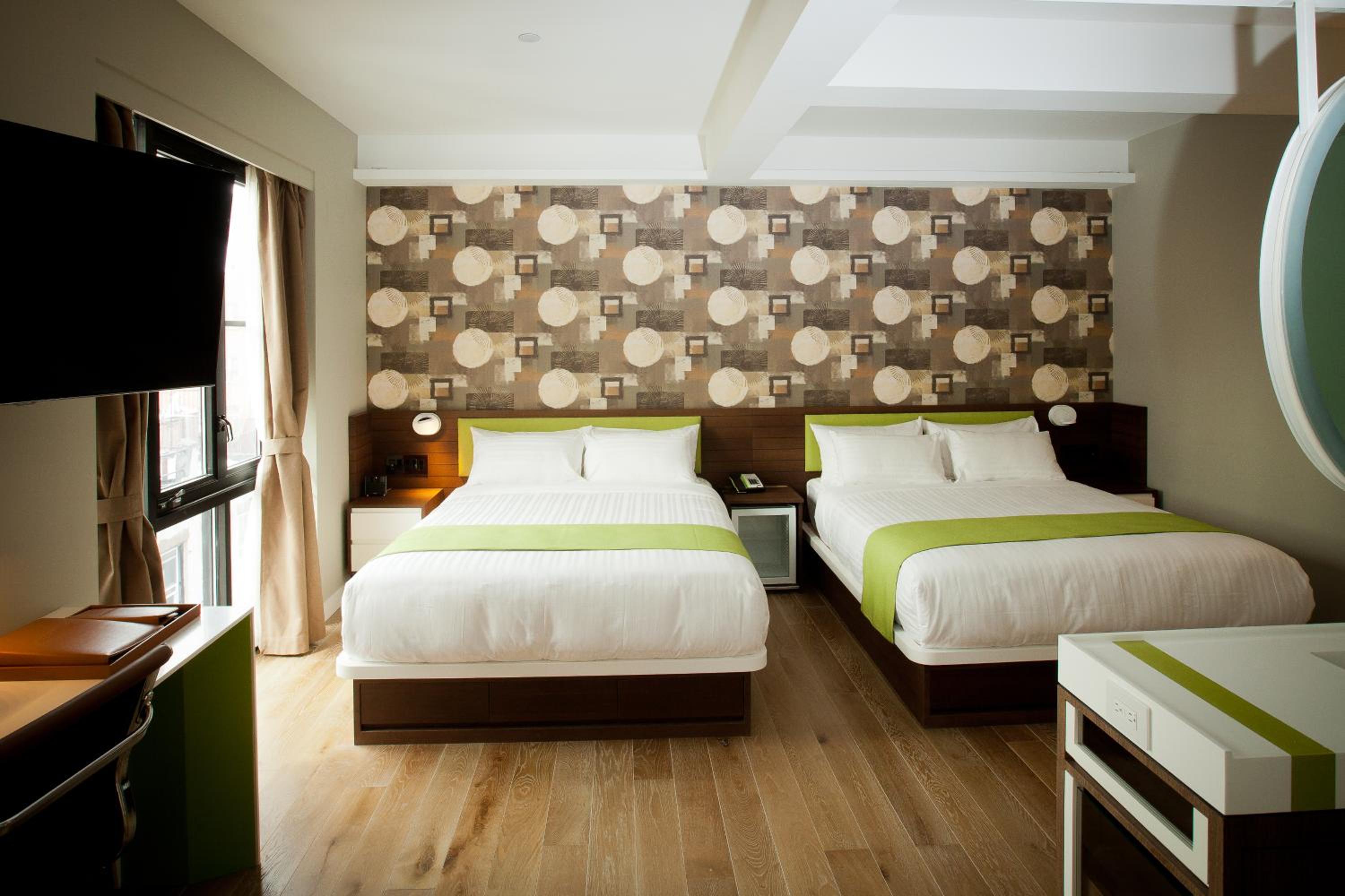 Queen Room with Two Queen Beds thumbnail 6