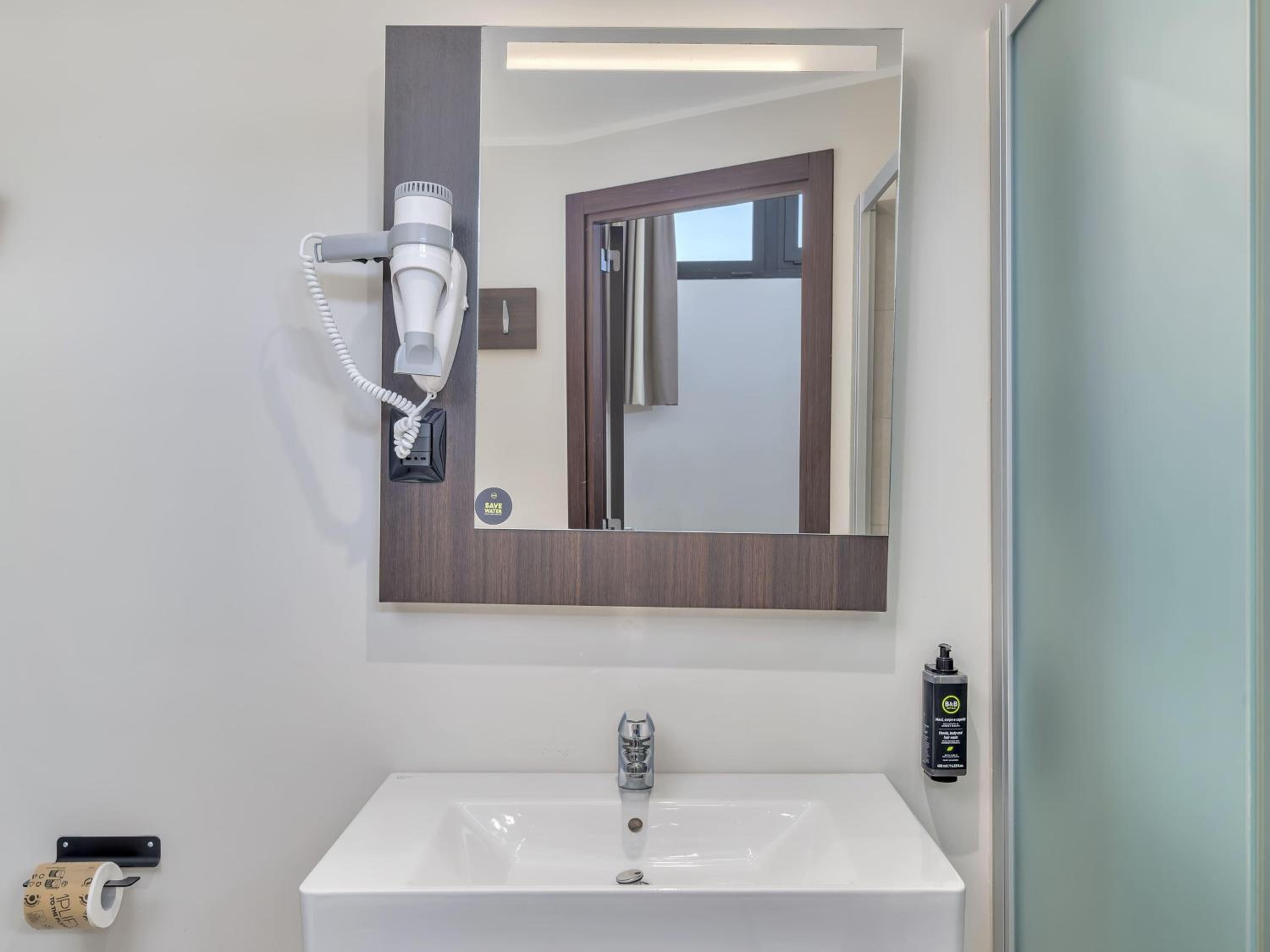 Double Room thumbnail 5