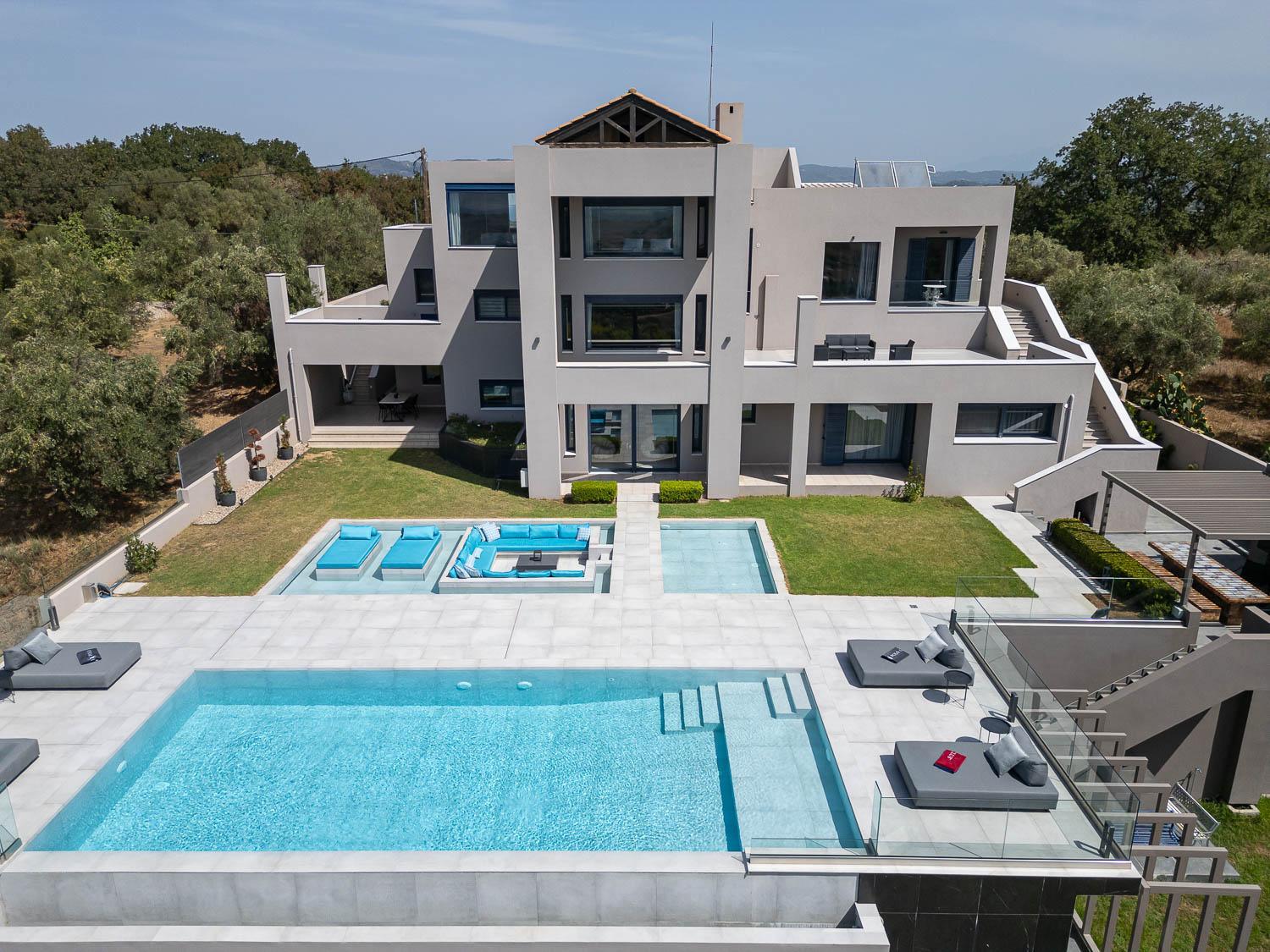 Superior Villa photo 2