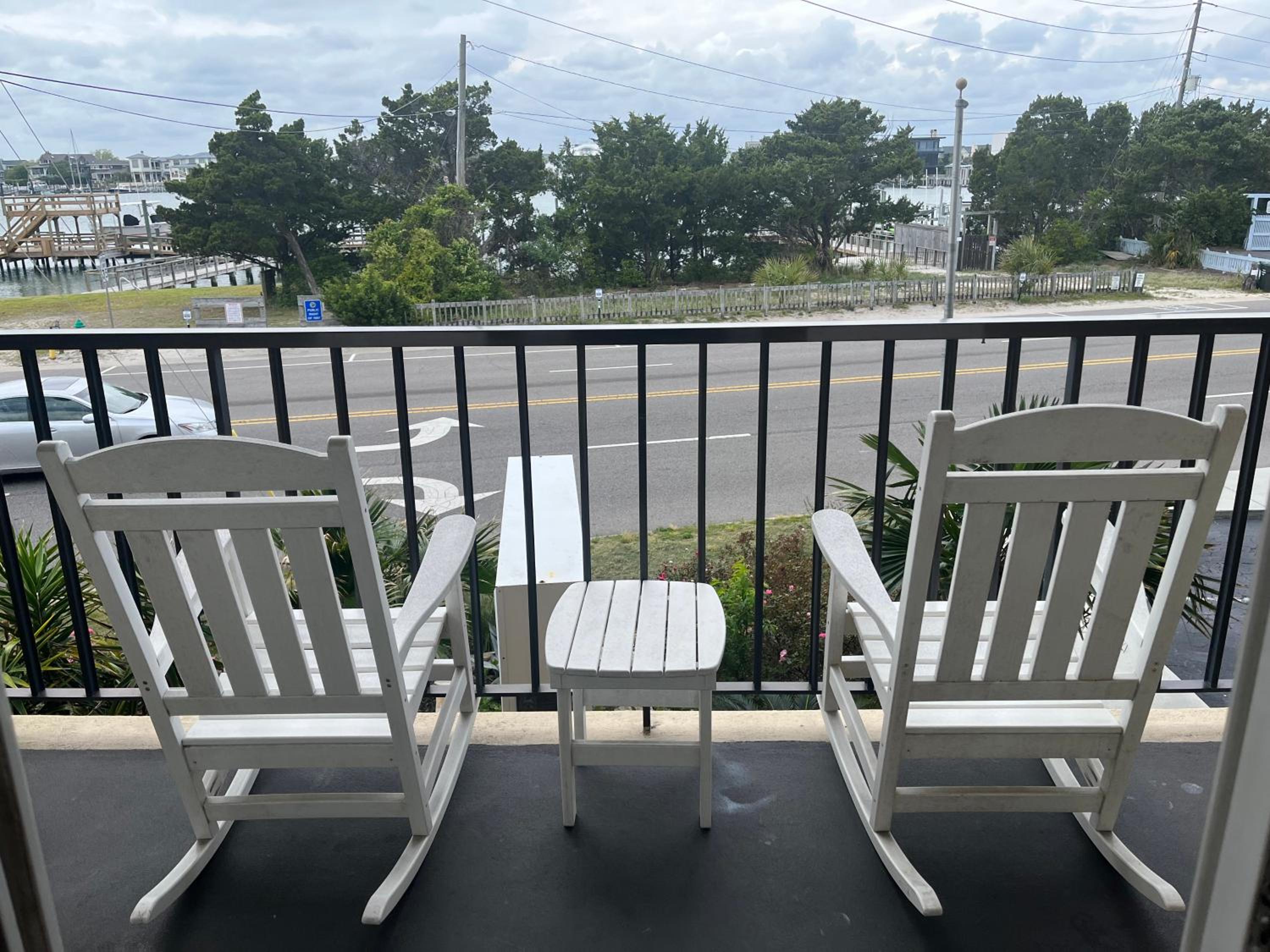 Deluxe One-Bedroom Apartment with Harbor View photo 2
