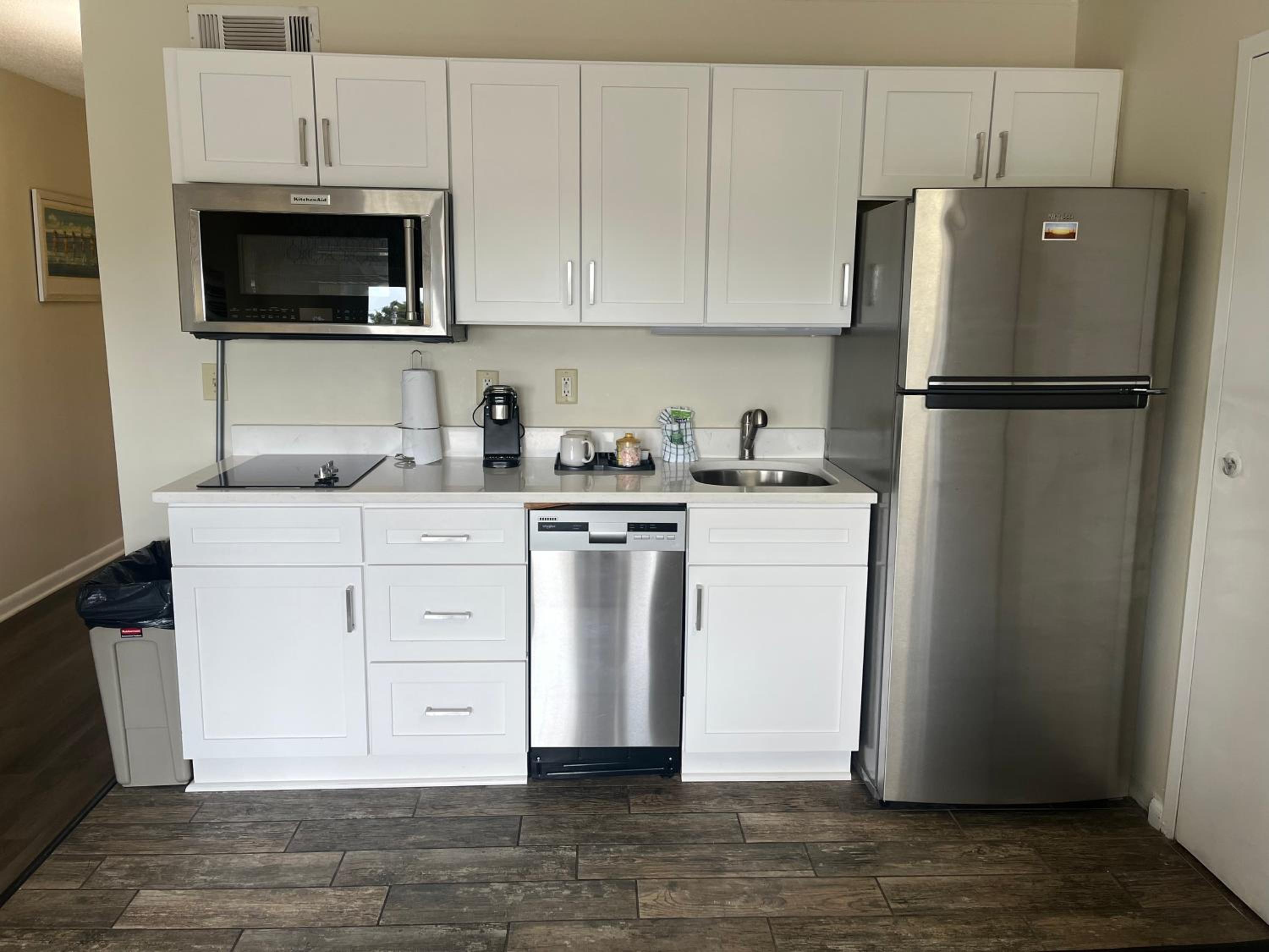 Deluxe One-Bedroom Apartment with Harbor View photo 1