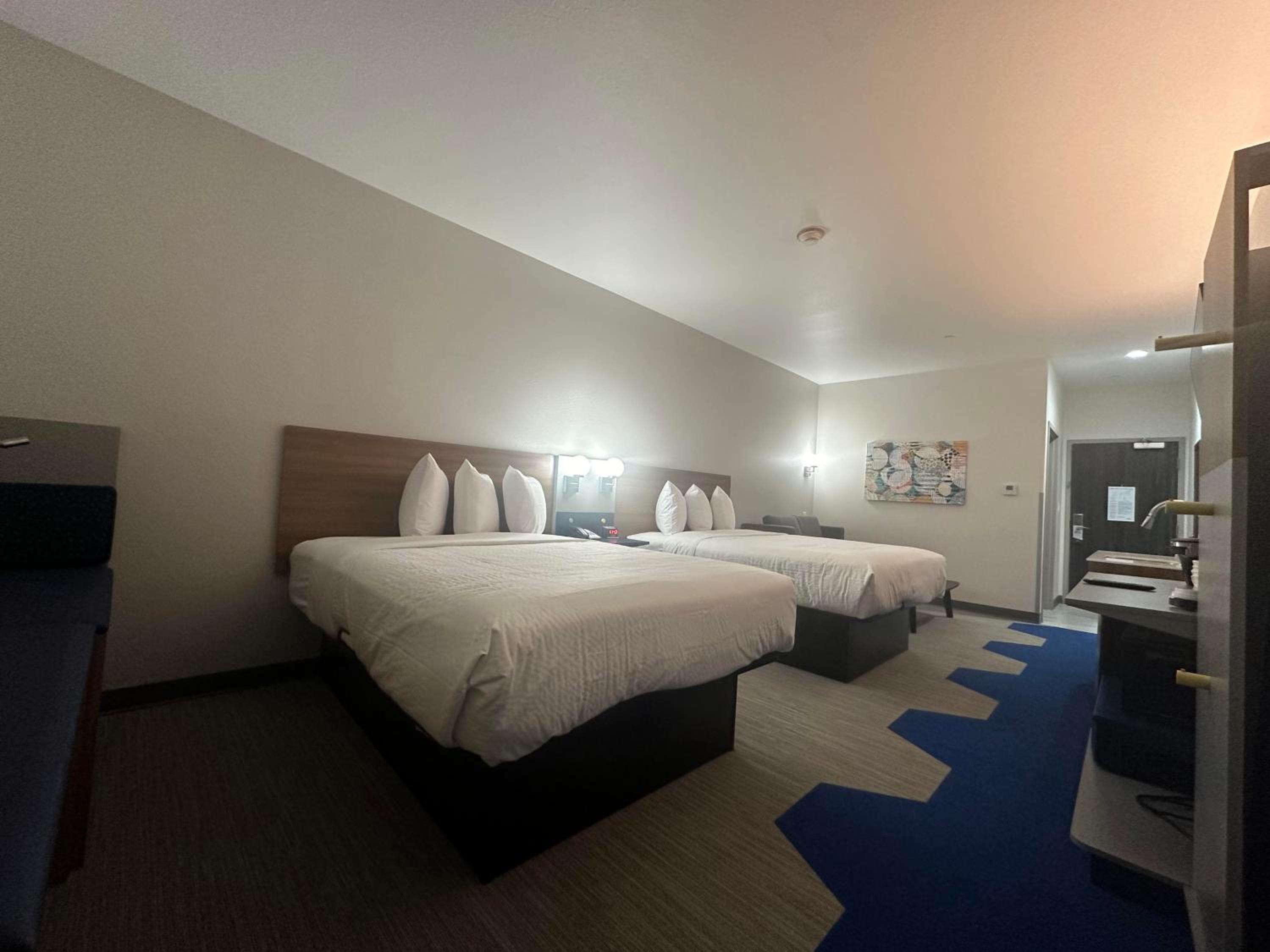 Studio Suite With Two Queen Beds - Non-Smoking - Photo 2