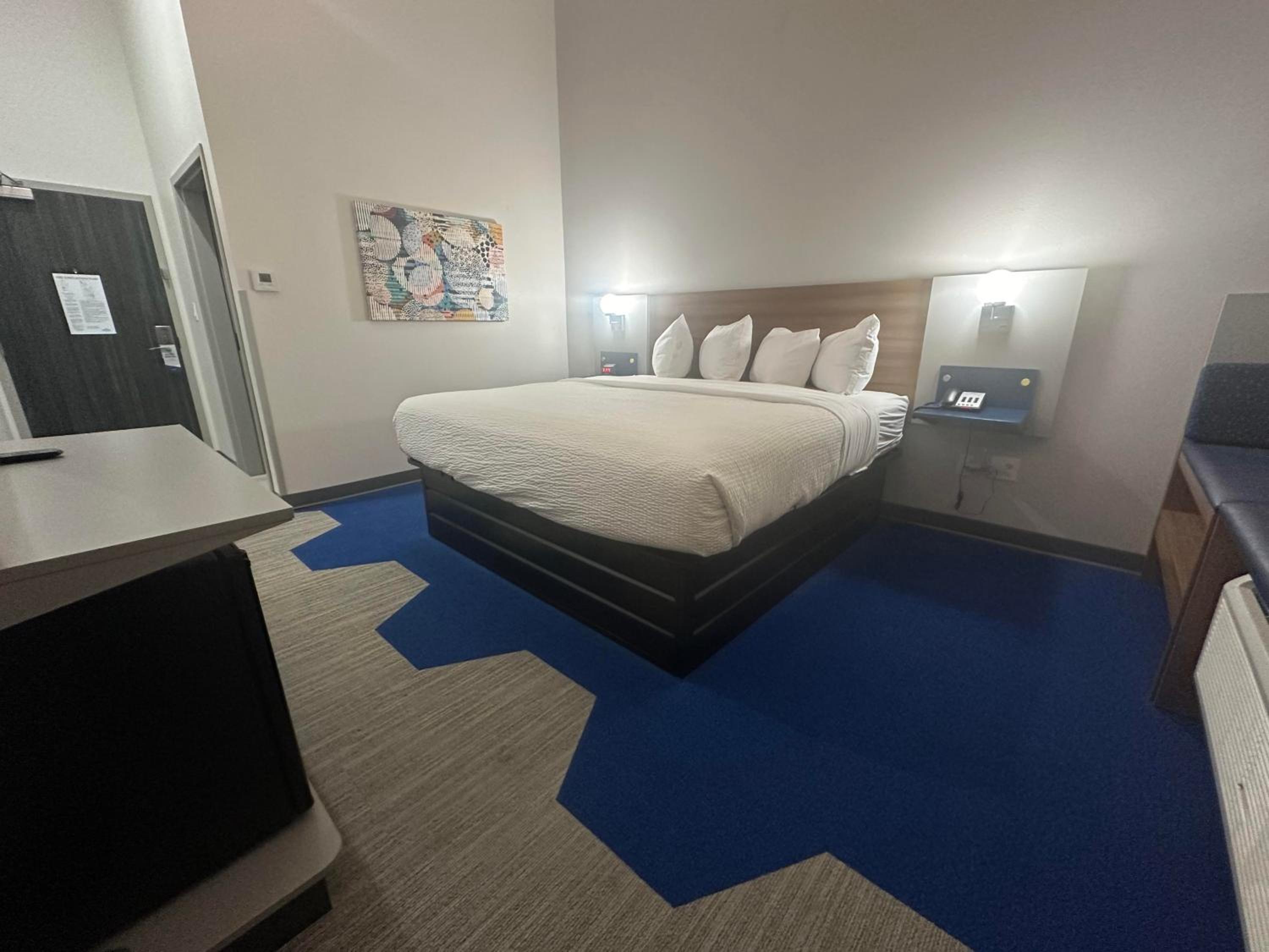 King Room - Non-Smoking - Photo 1