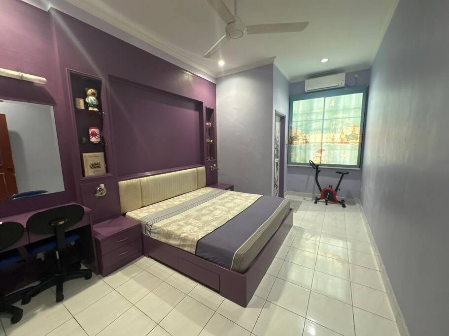 Three-Bedroom House photo 3