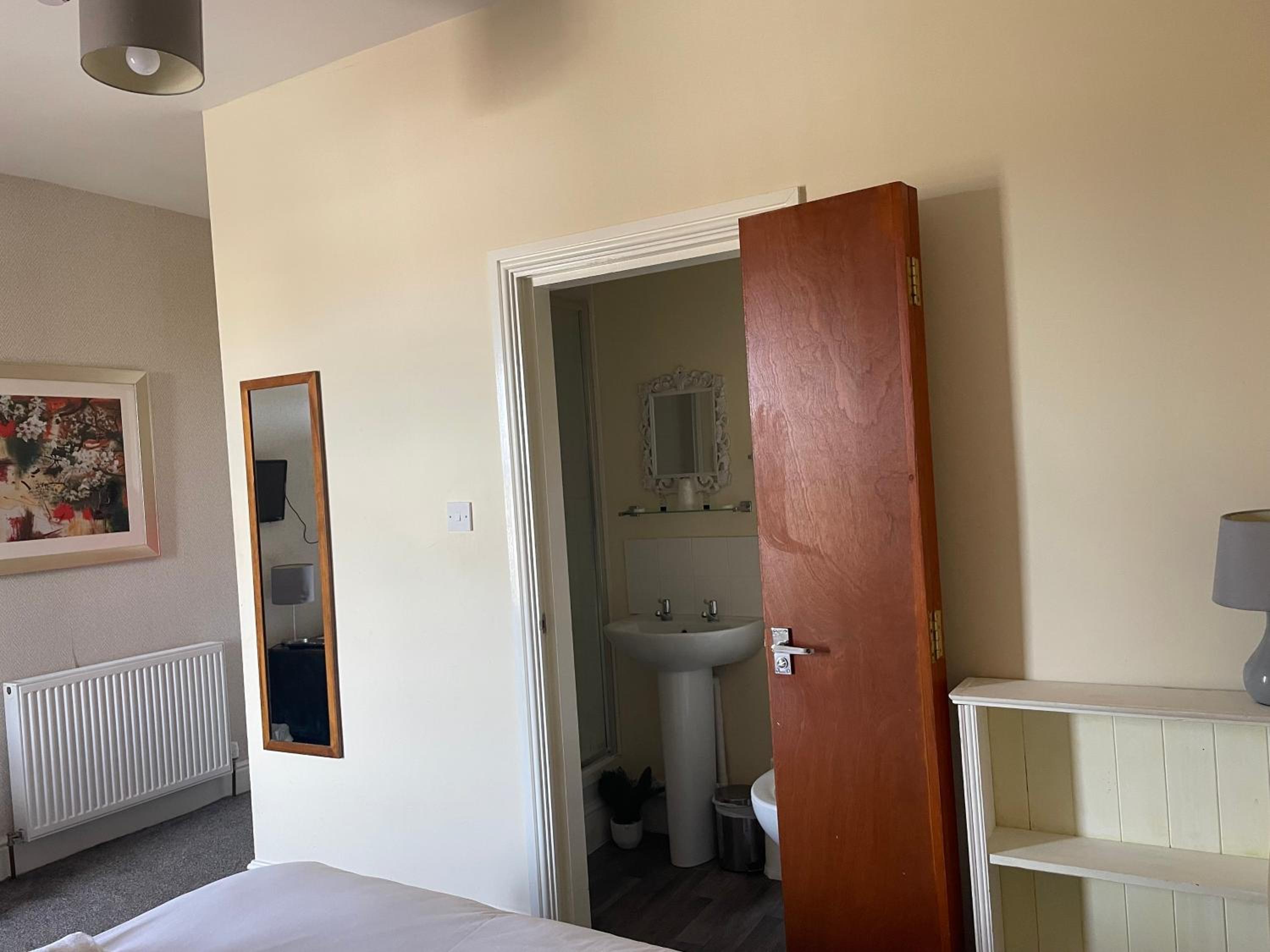 Budget Double Room photo 3