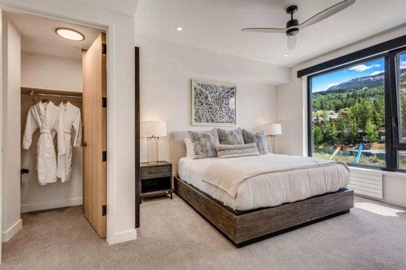 Two-Bedroom Apartment with Mountain View photo 2