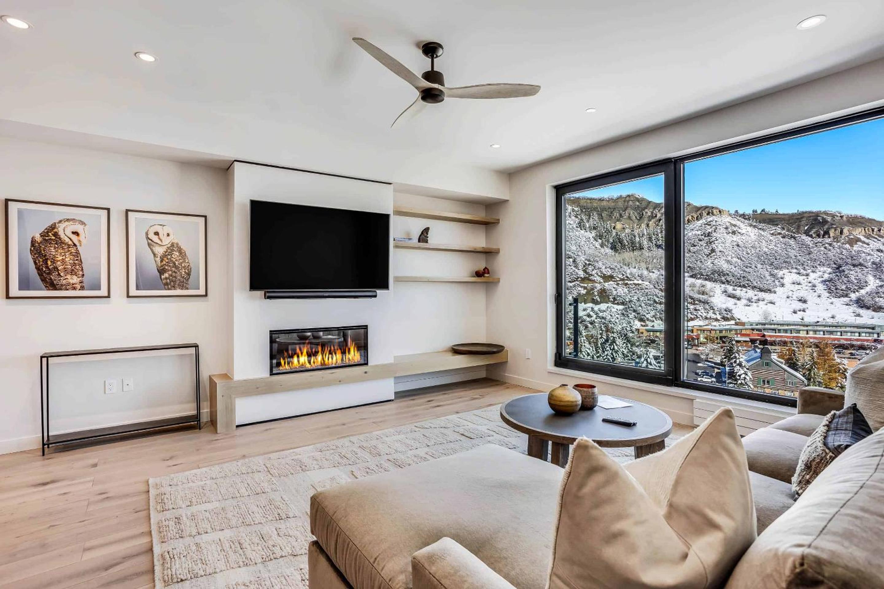 Two-Bedroom Apartment with Mountain View photo 1