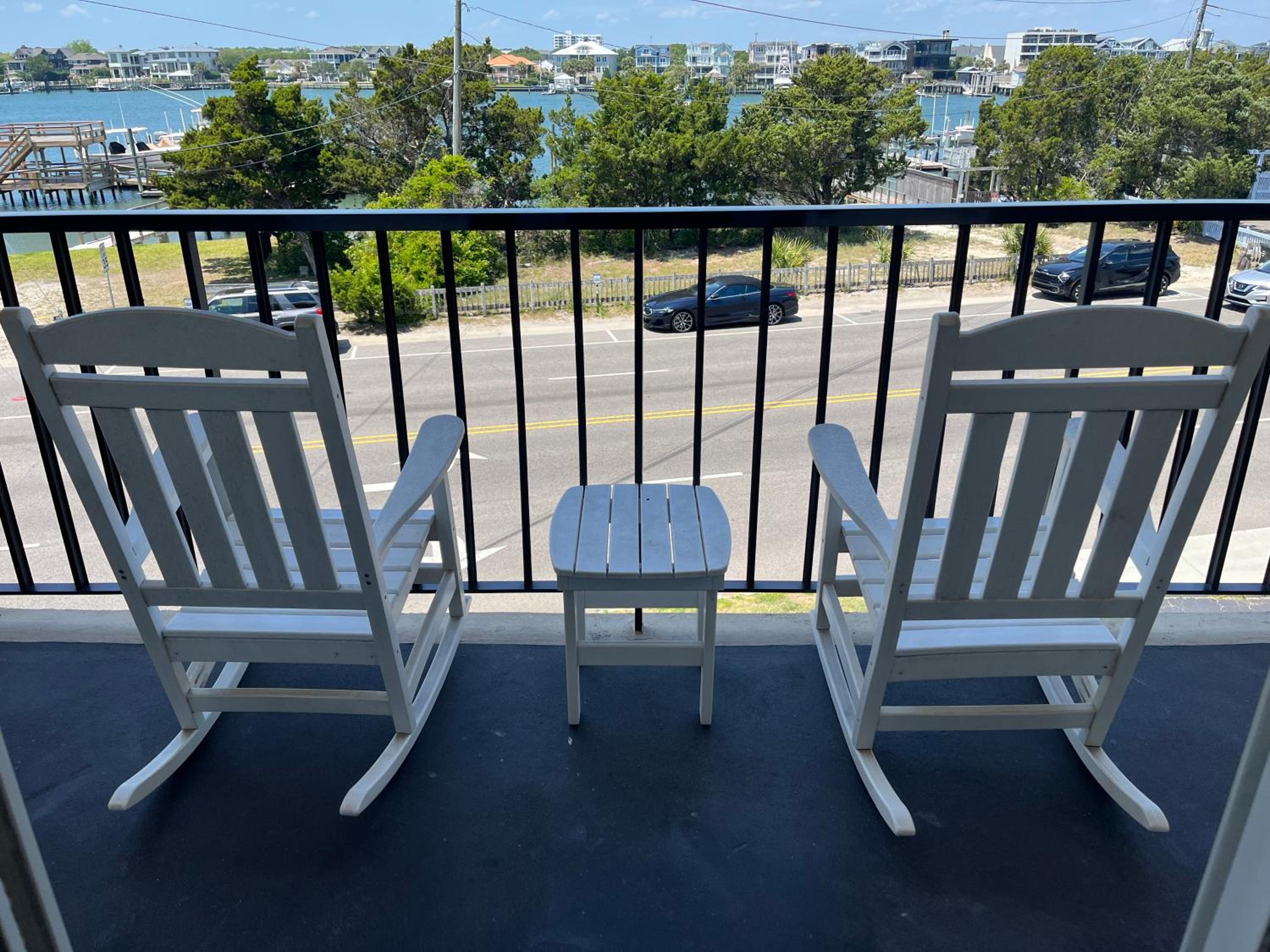 Deluxe One-Bedroom Apartment with Harbor View photo 2