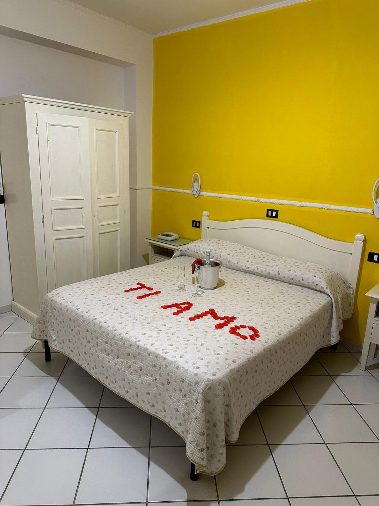 Double Room - Photo 15