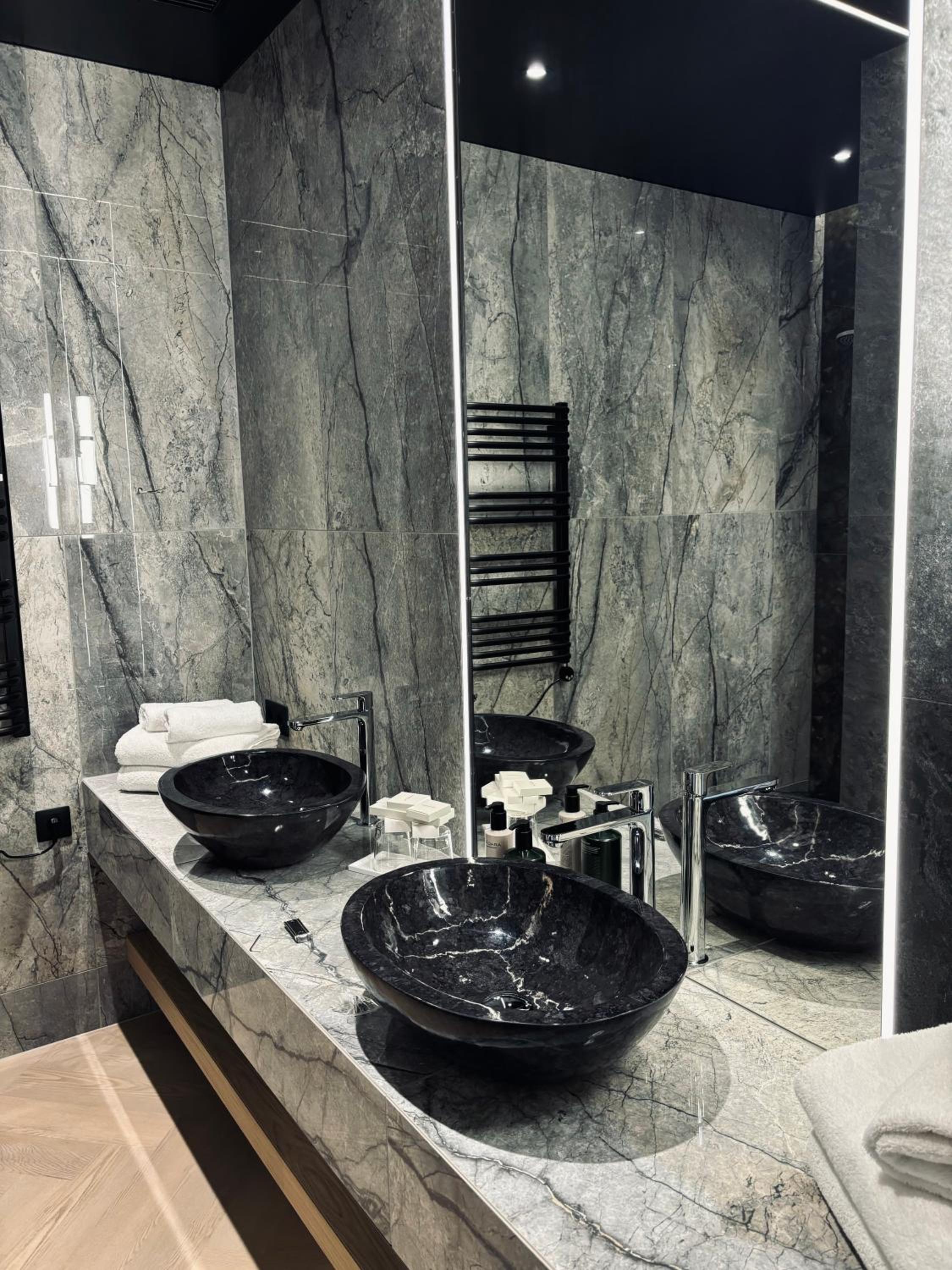Penthouse Suite - Photo 13
