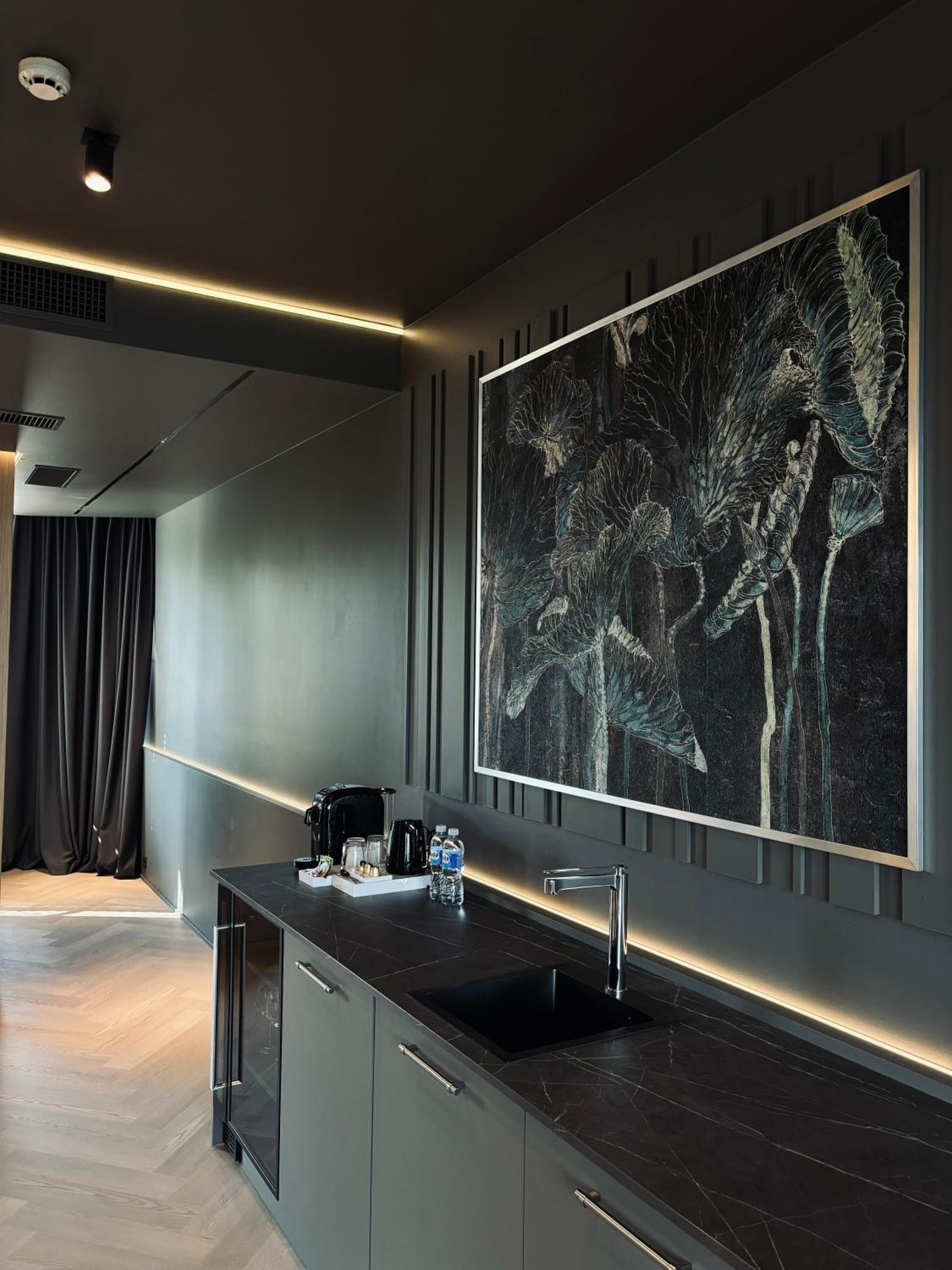 Penthouse Suite - Photo 14