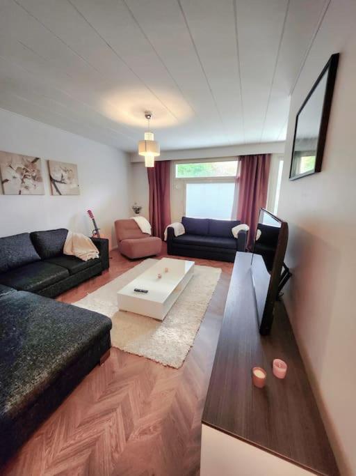 Three-Bedroom Apartment photo 2
