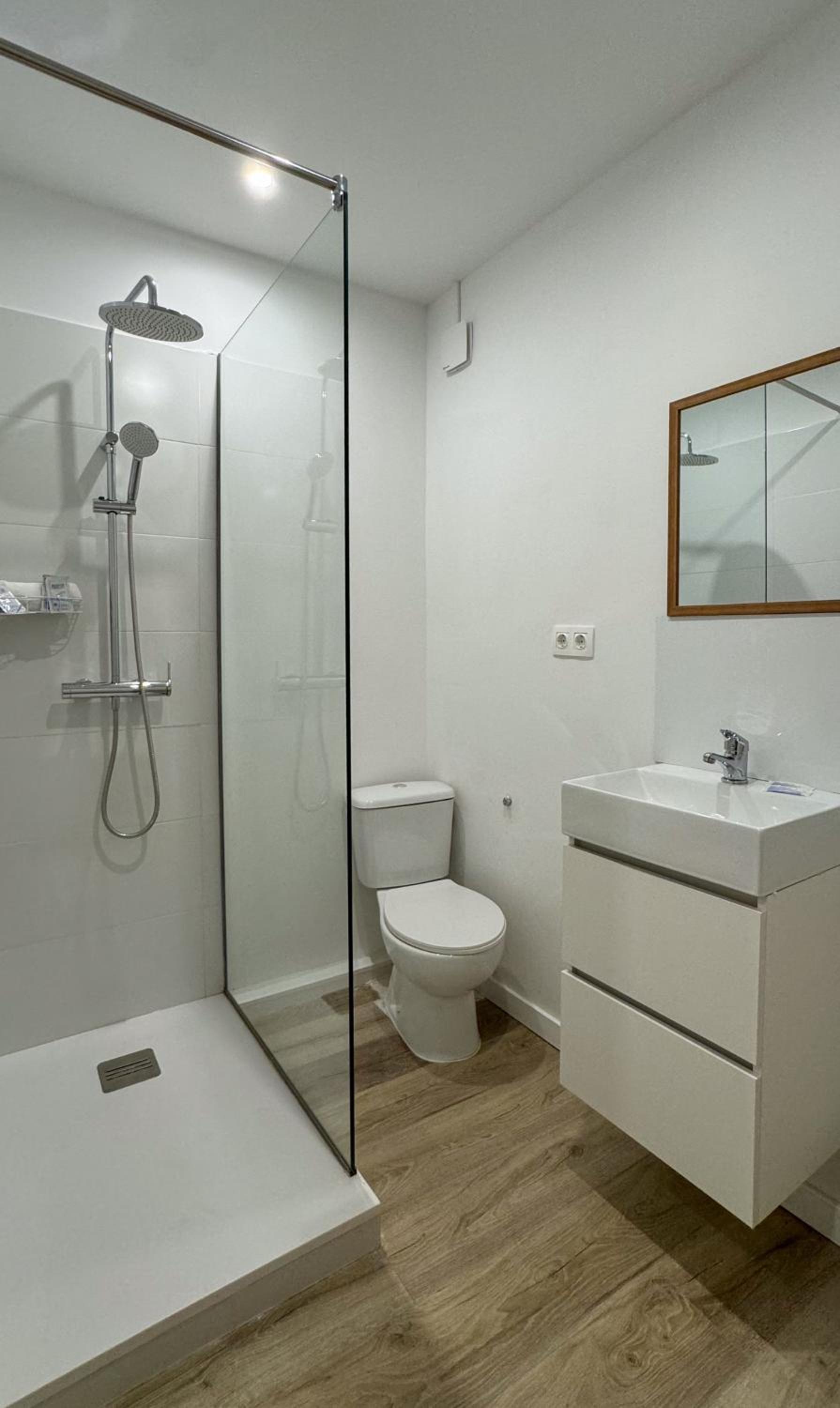 Budget Double Room photo 3
