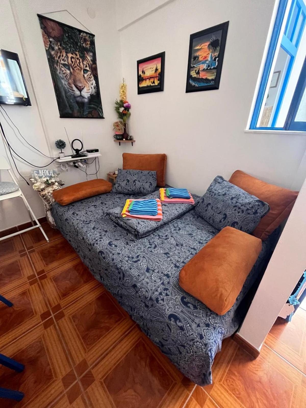 One-Bedroom House photo 1