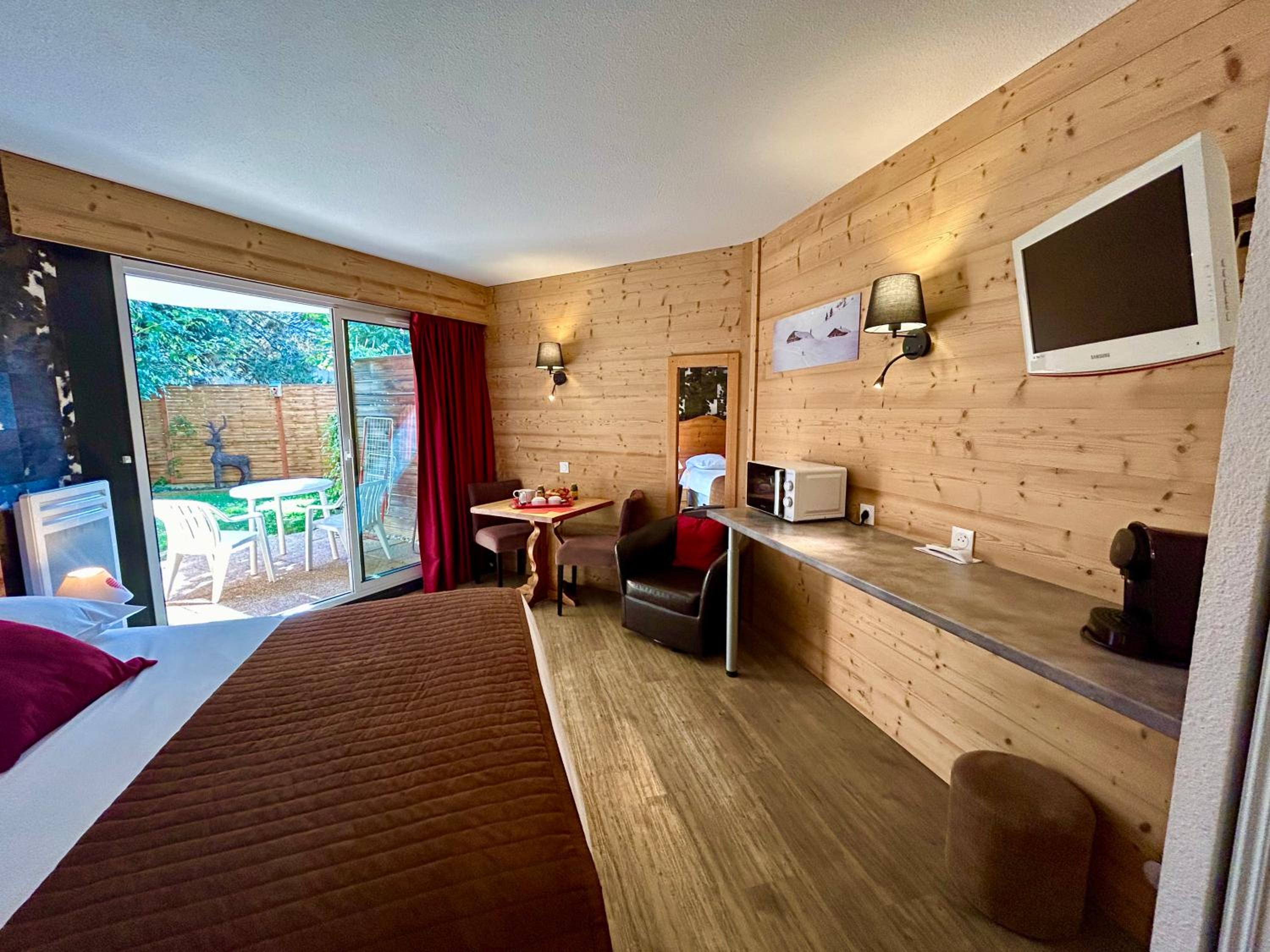 Double Room (2 Adults) - Photo 4