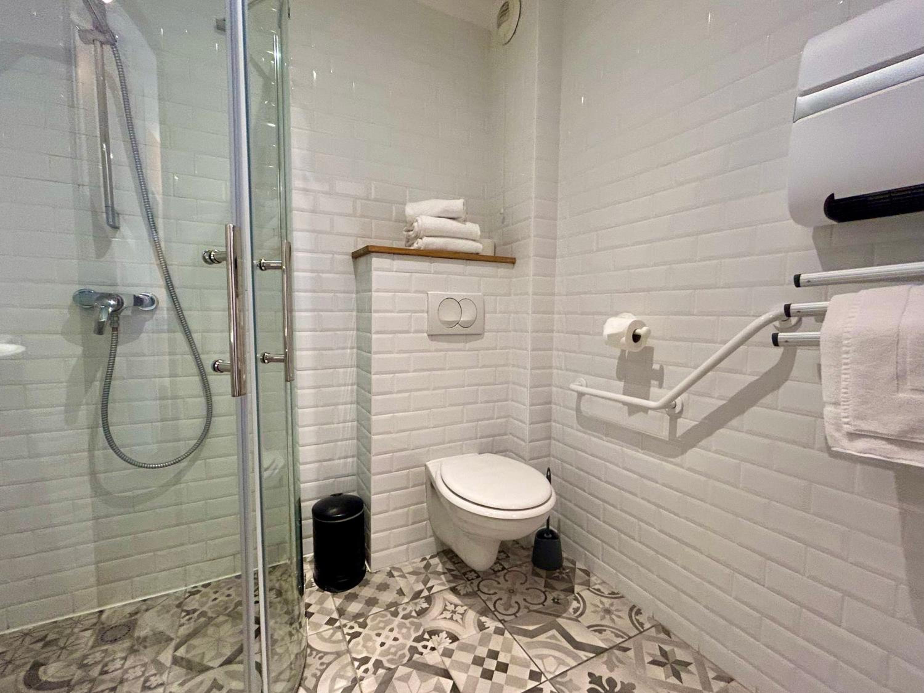 Double Room (2 Adults) - Photo 3