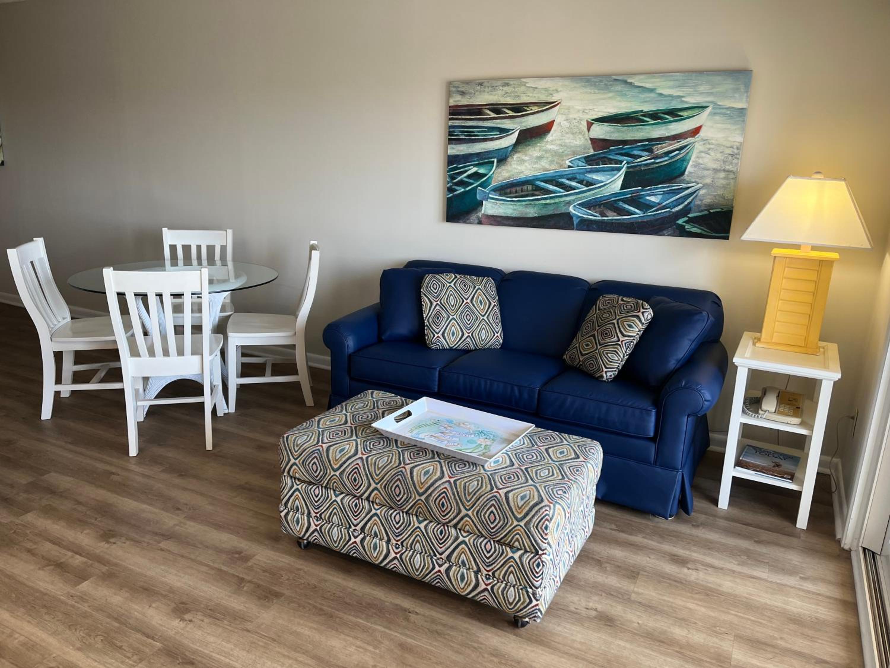 Deluxe One-Bedroom Apartment with Harbor View photo 2