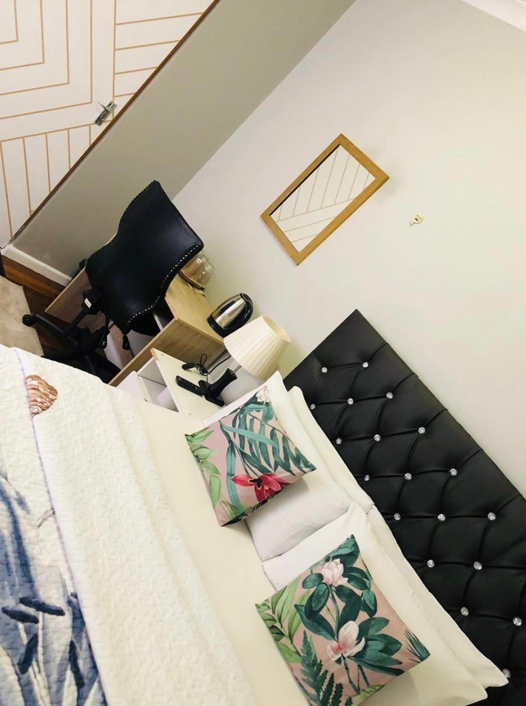 Budget Double Room photo 3