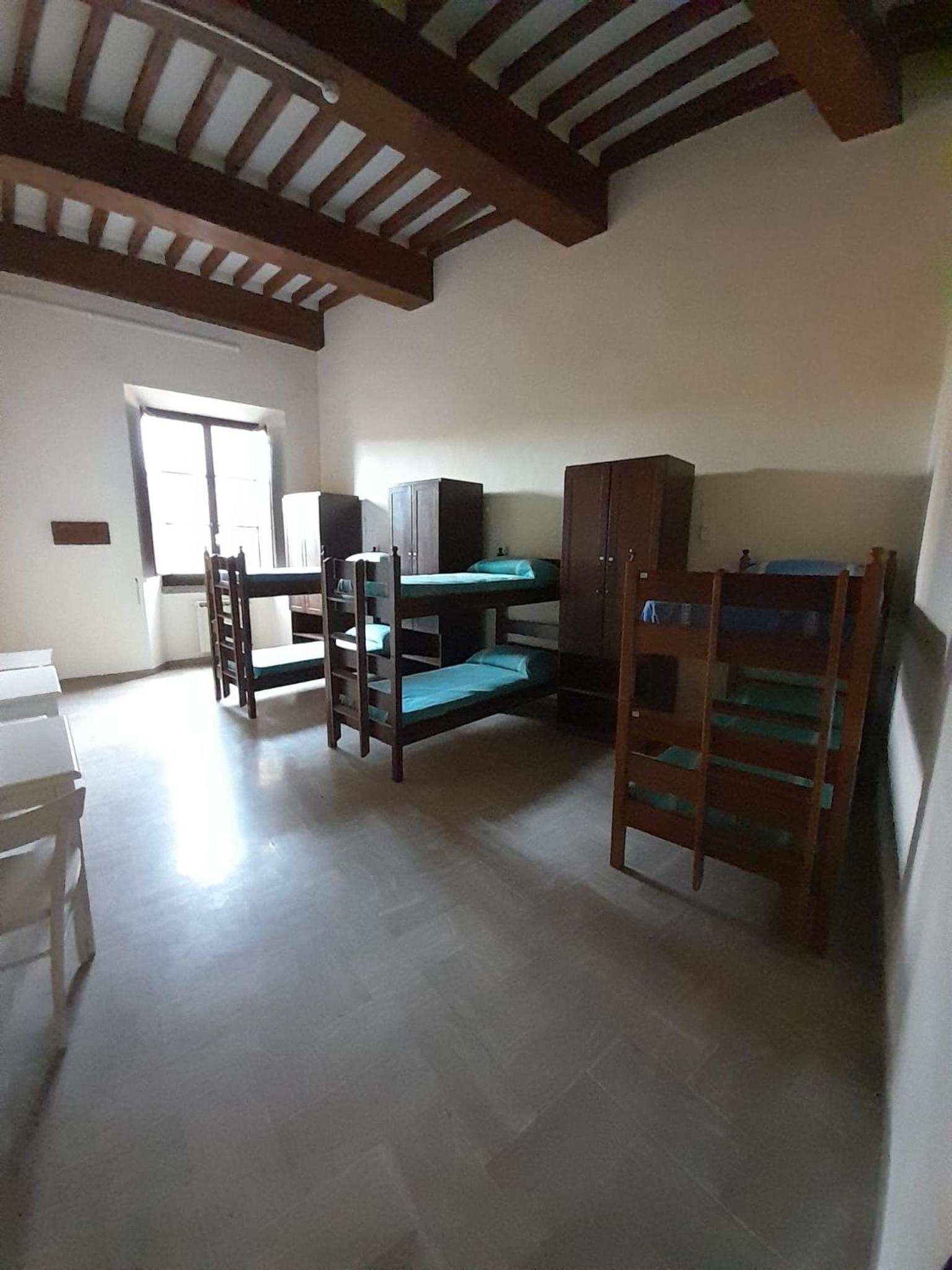 6-Bed Mixed Dormitory Room photo 1
