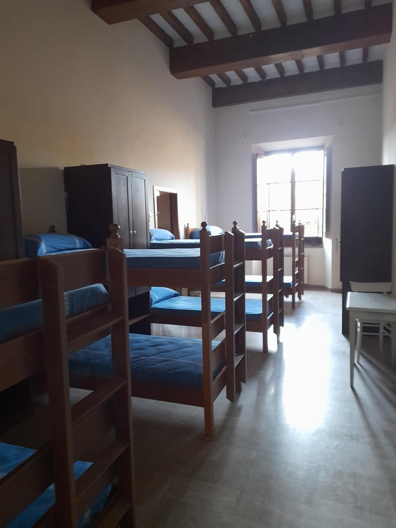 8-Bed Mixed Dormitory Room photo 2
