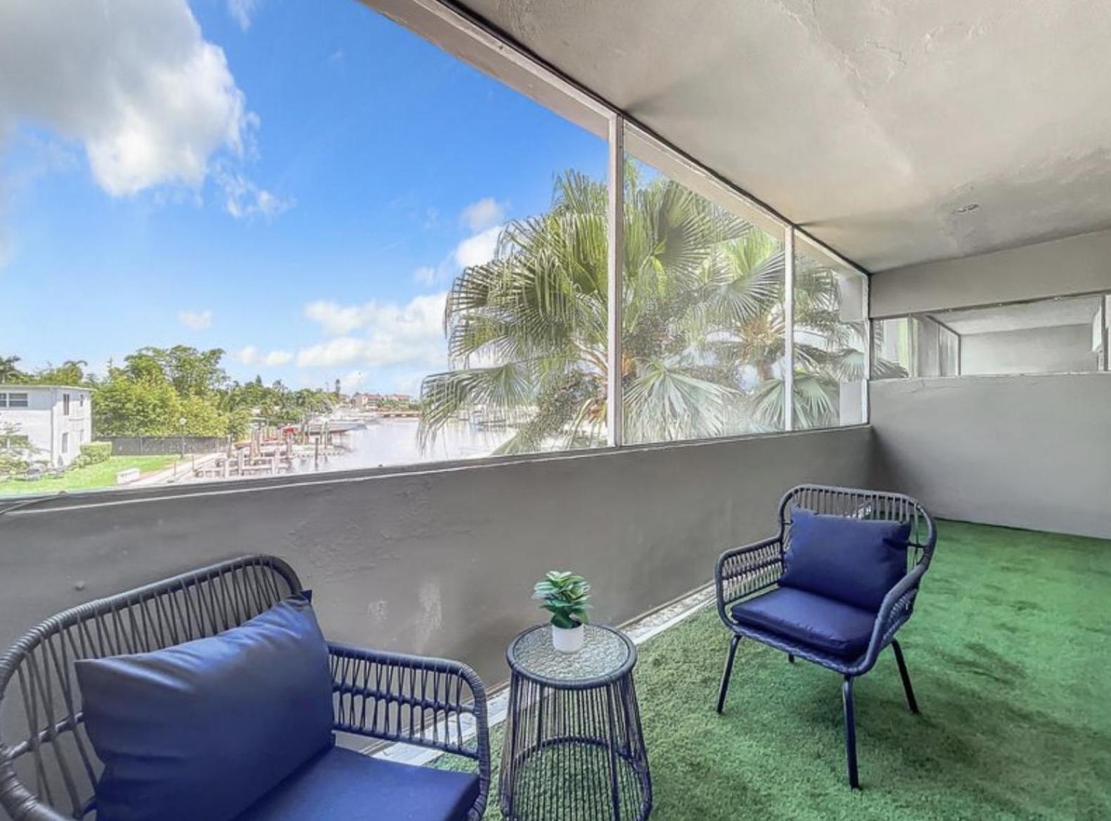 One-Bedroom Apartment with Balcony photo 2