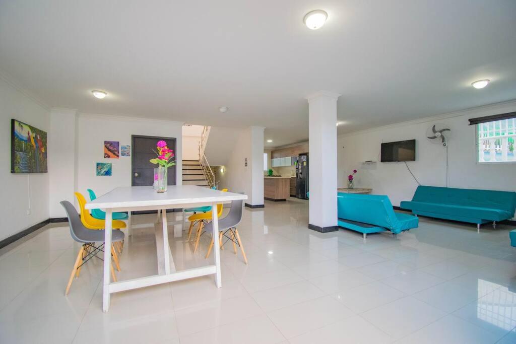 Five-Bedroom House photo 1