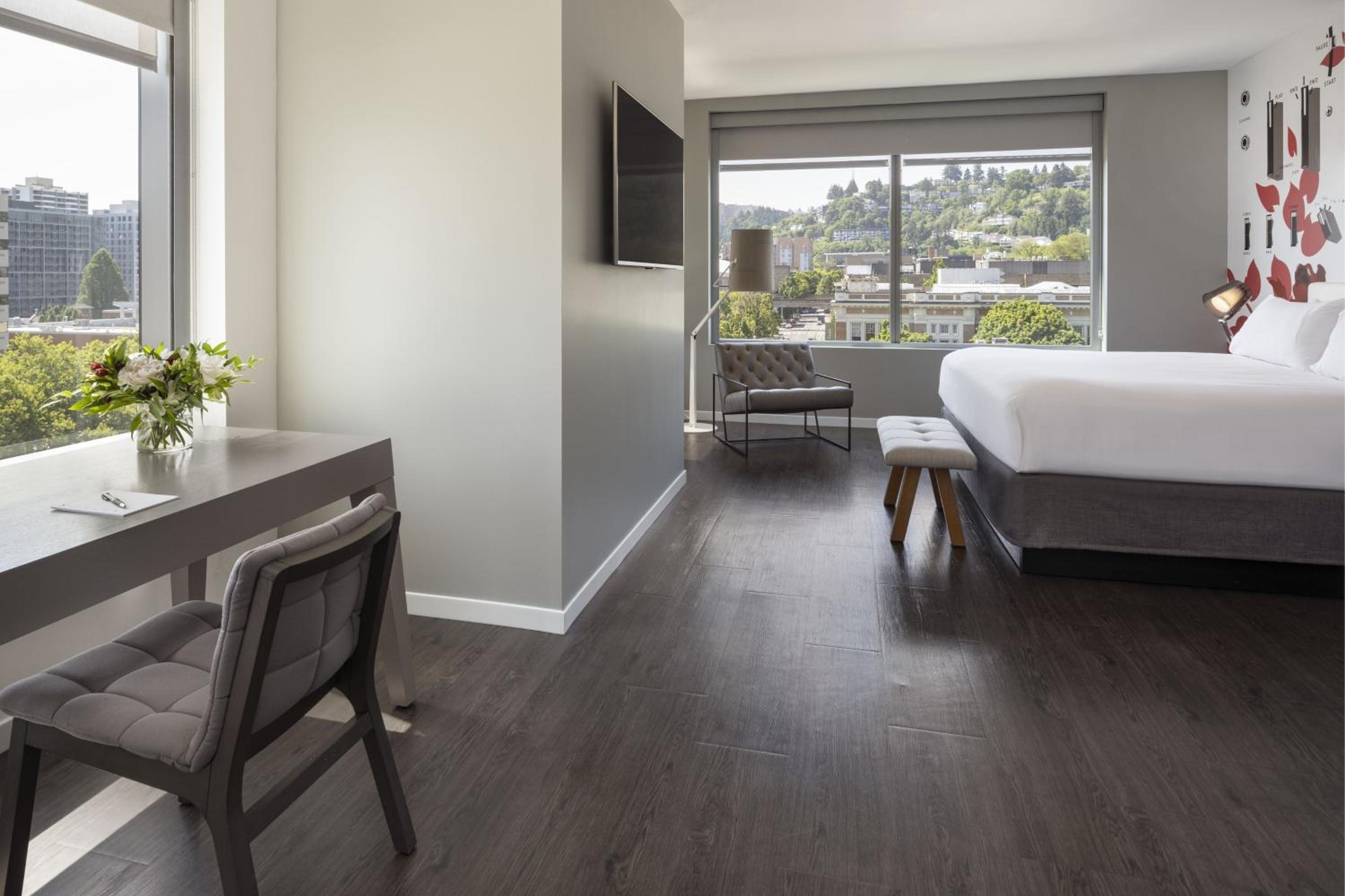 Corner Junior King Suite