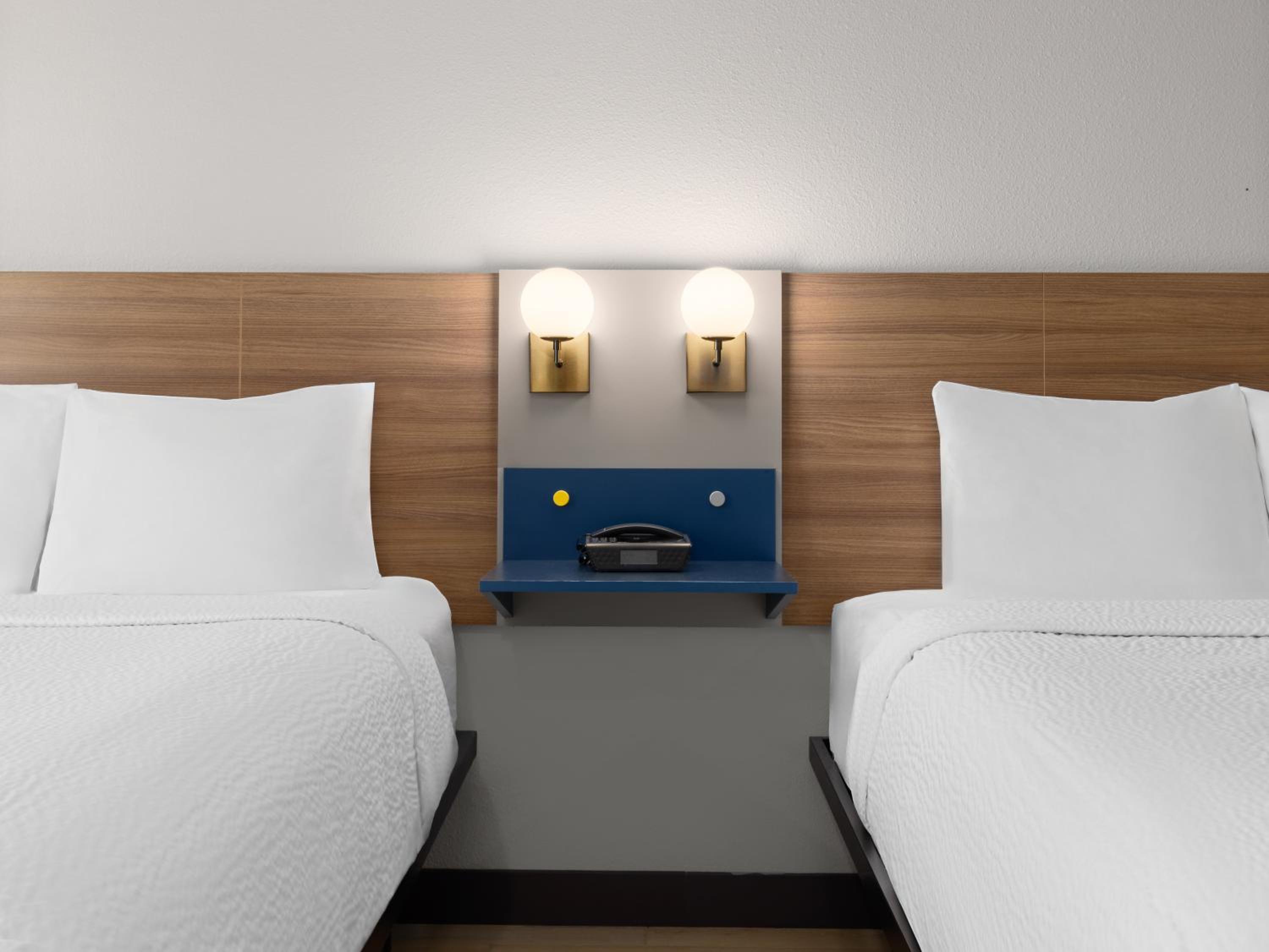 Queen Room with Two Queen Beds - Non-Smoking - Photo 3