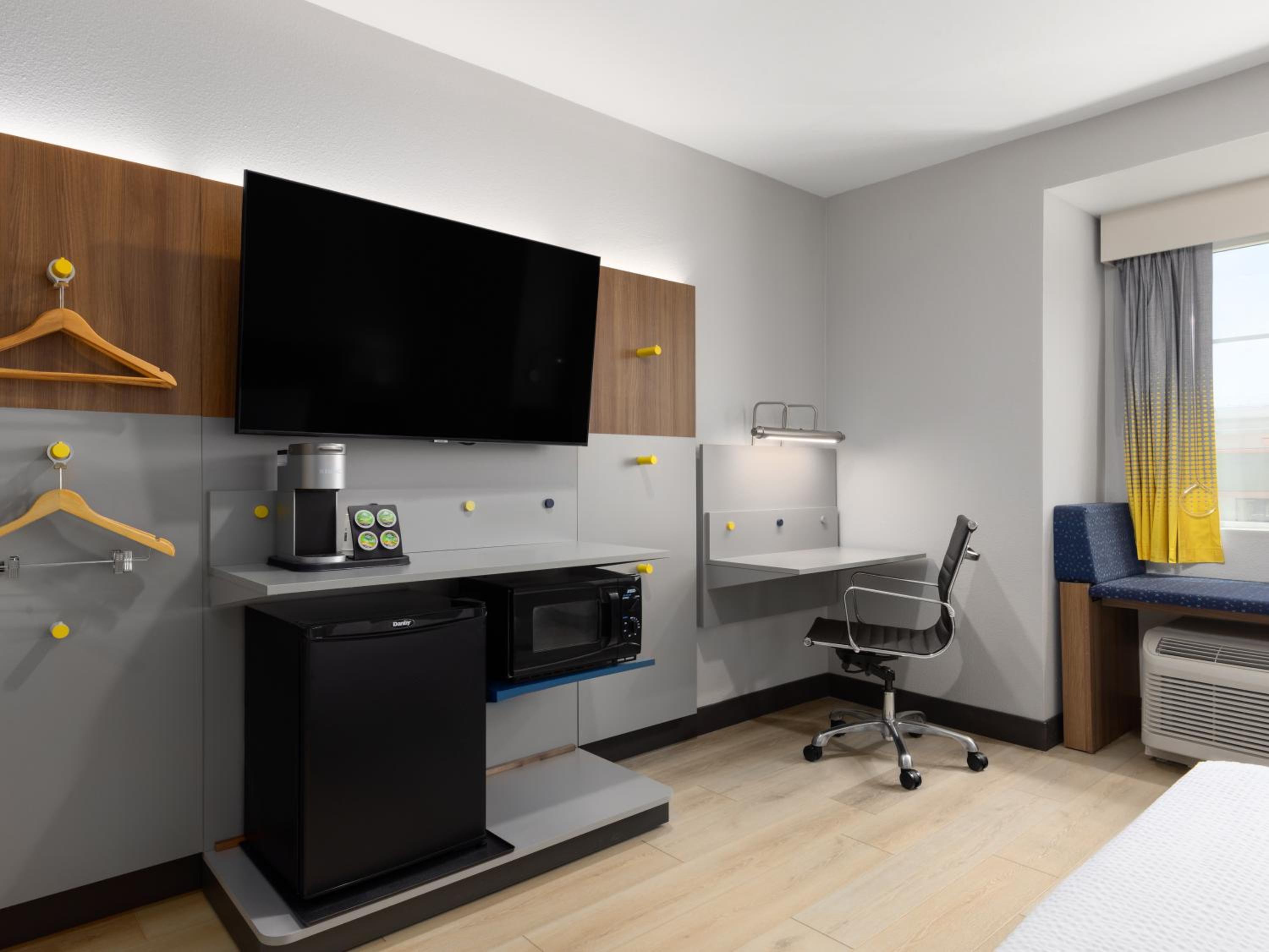 Queen Room - Disability Access - Non-Smoking - Photo 2
