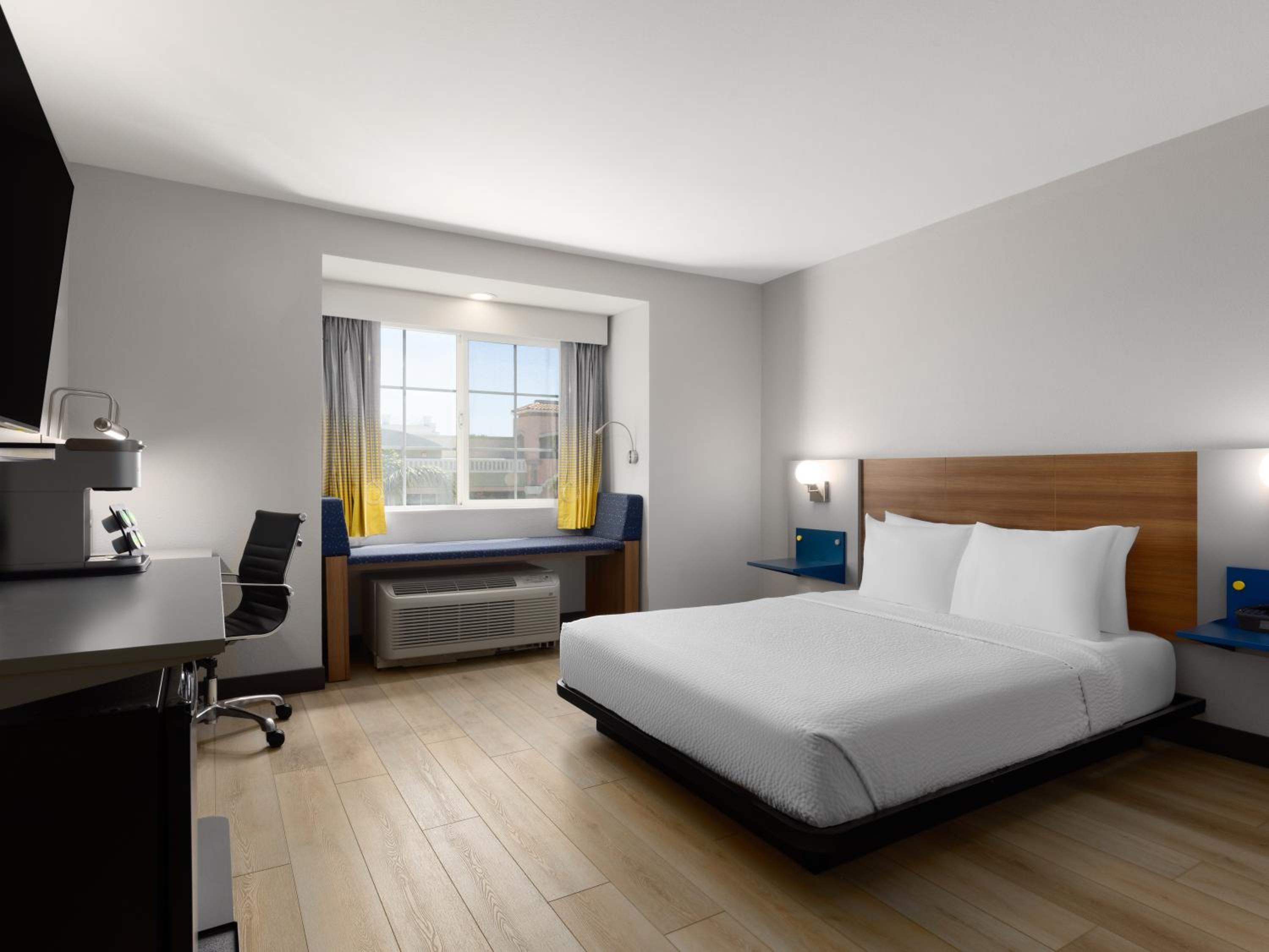 Queen Room - Disability Access - Non-Smoking - Photo 5
