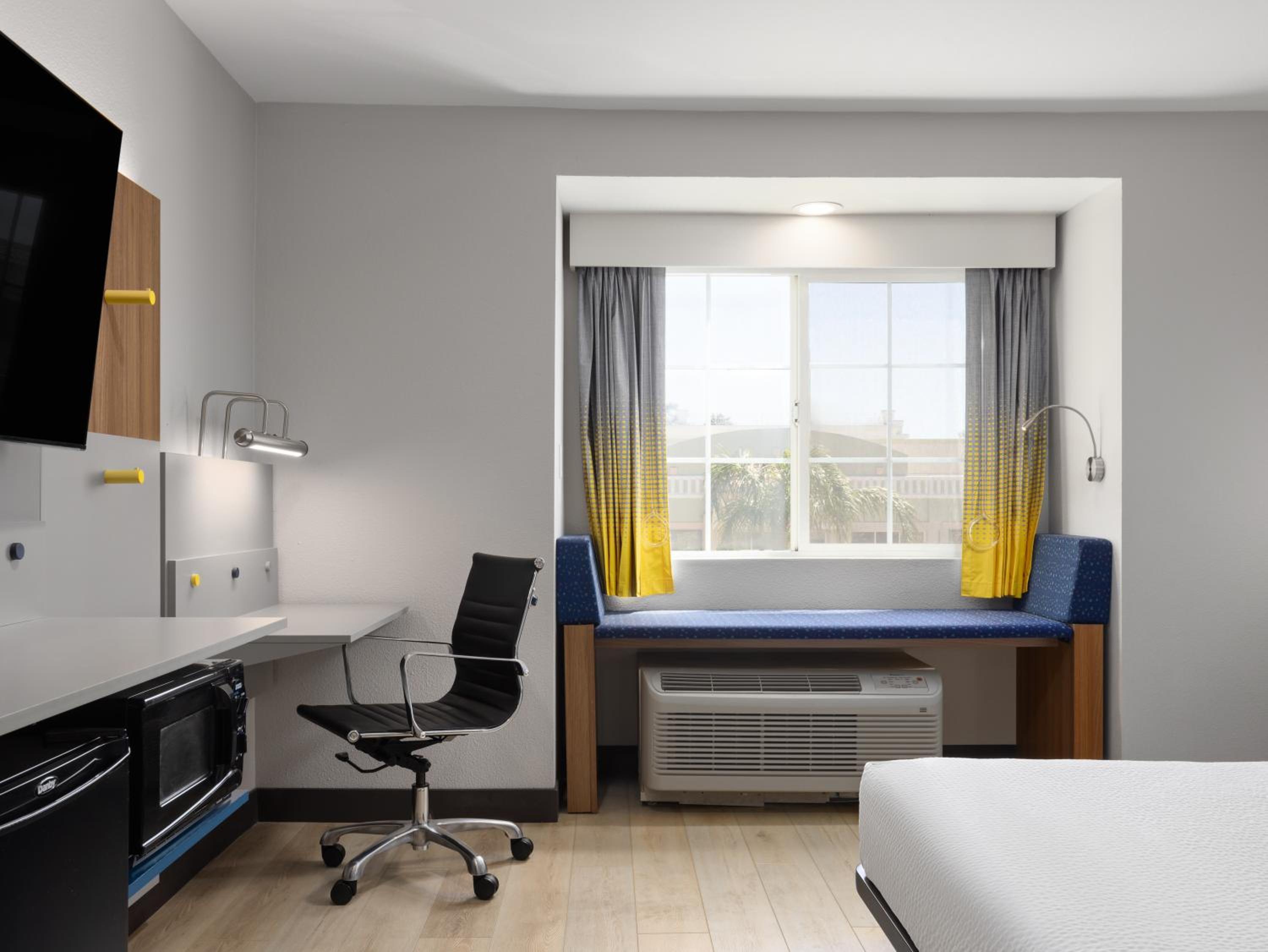 Queen Room - Disability Access - Non-Smoking - Photo 3