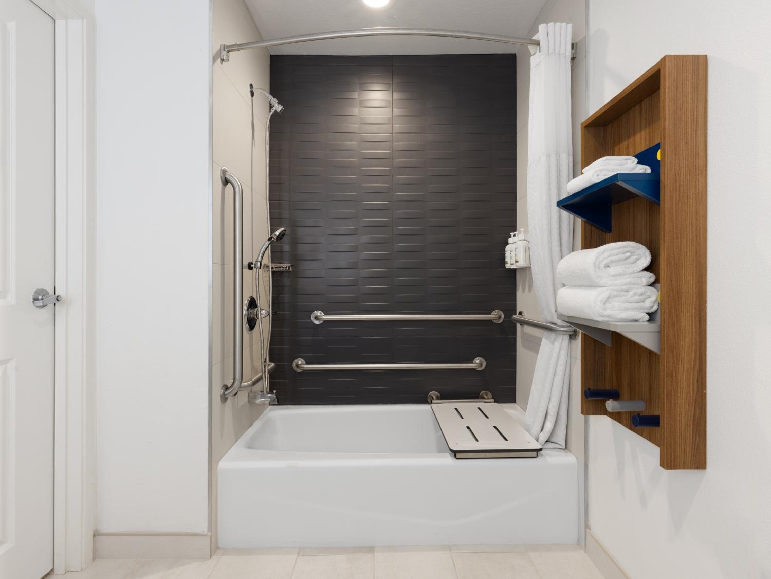 Queen Room - Disability Access - Non-Smoking - Photo 4