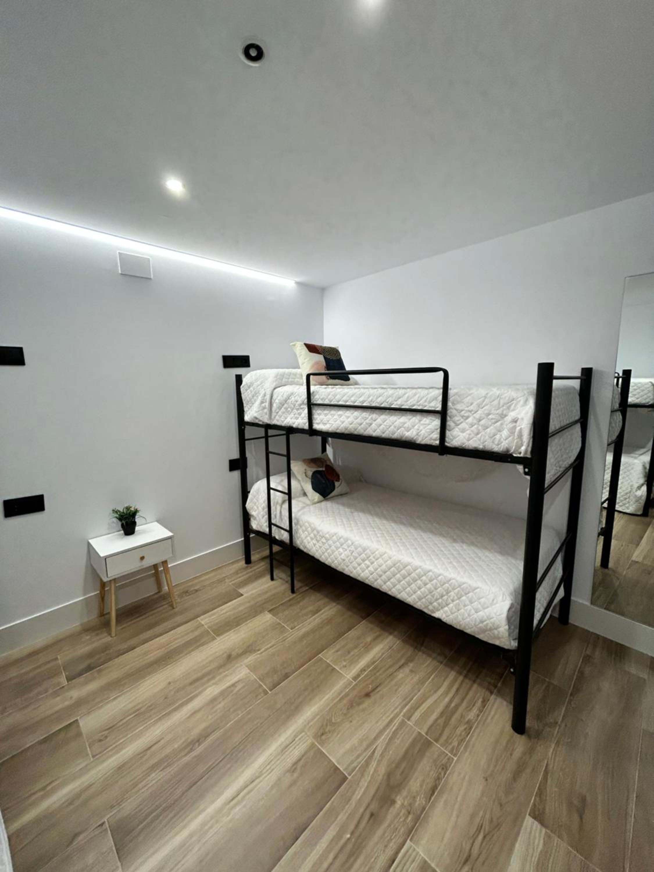 One-Bedroom Apartment photo 2