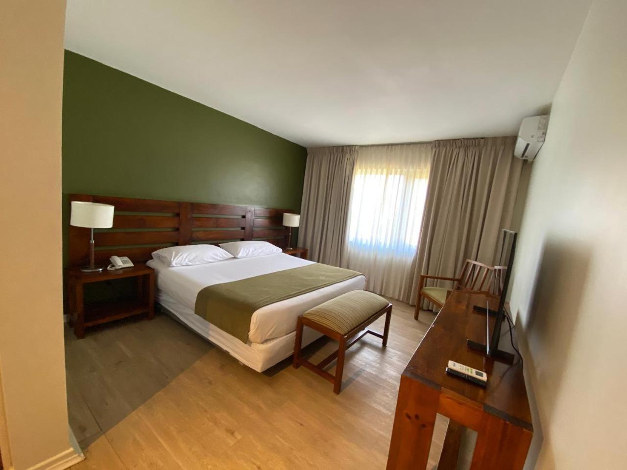 Standard Queen Room photo 2