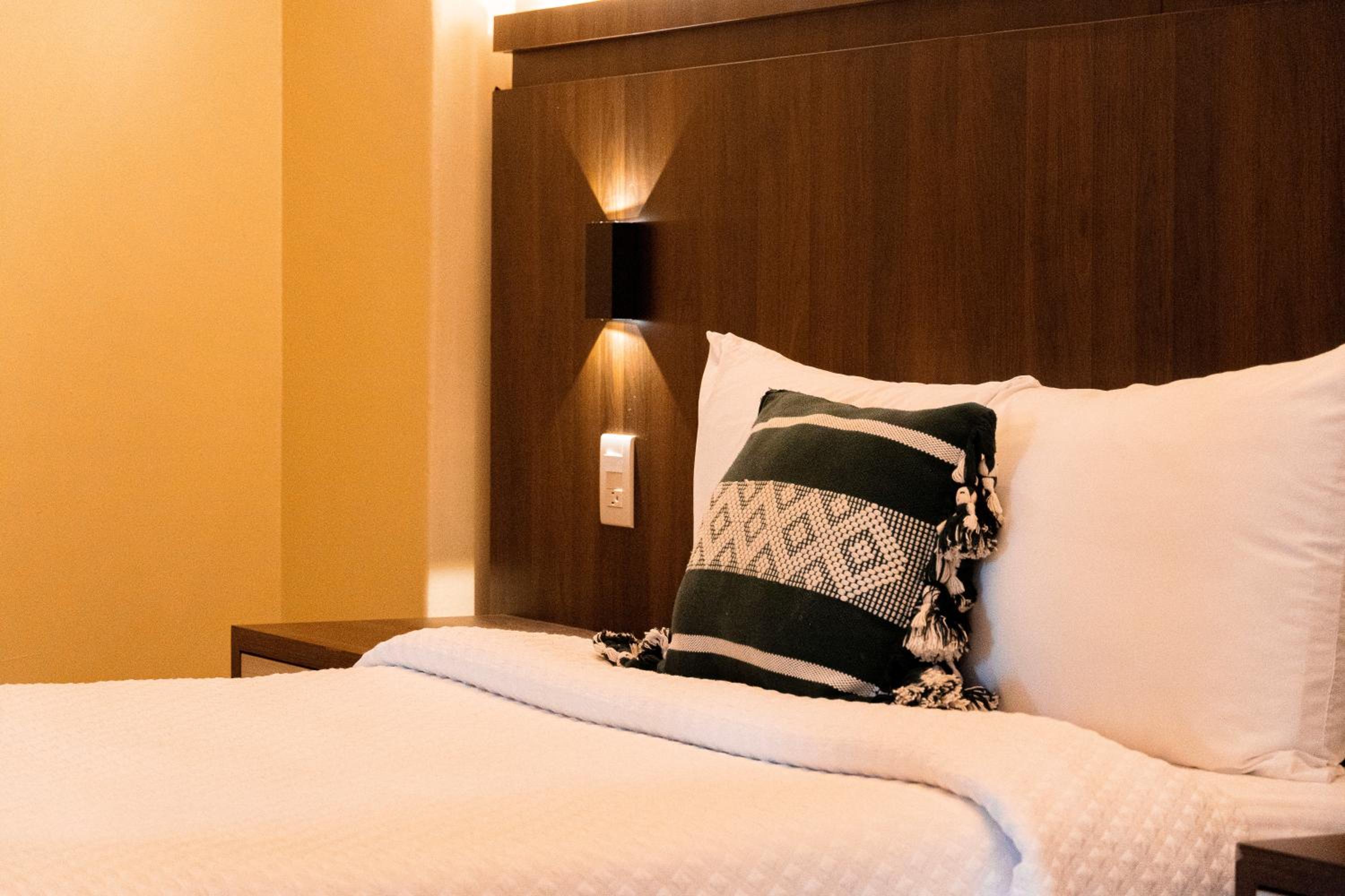 Deluxe Double Room with Balcony - Photo 20