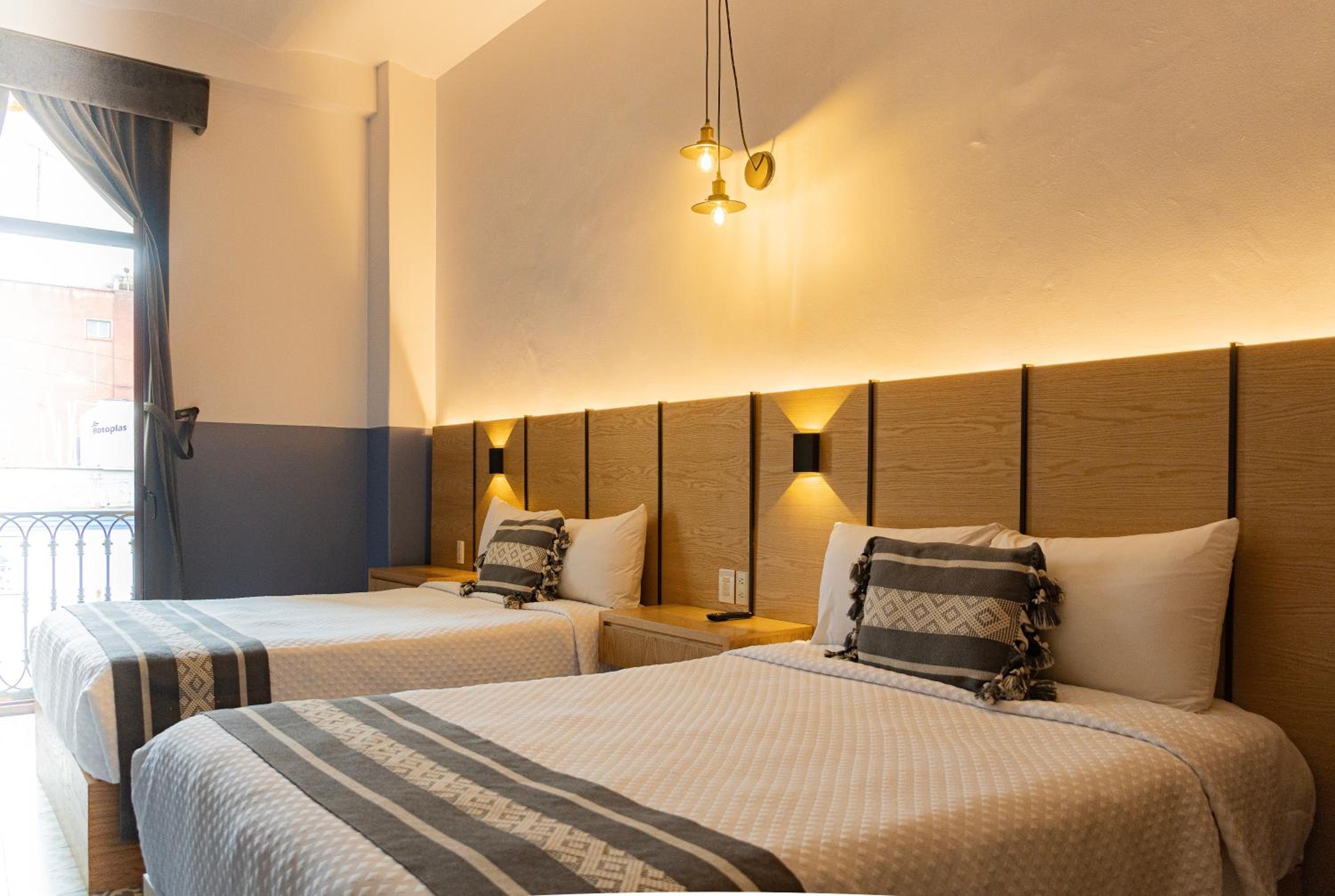 Deluxe Double Room with Balcony - Photo 21