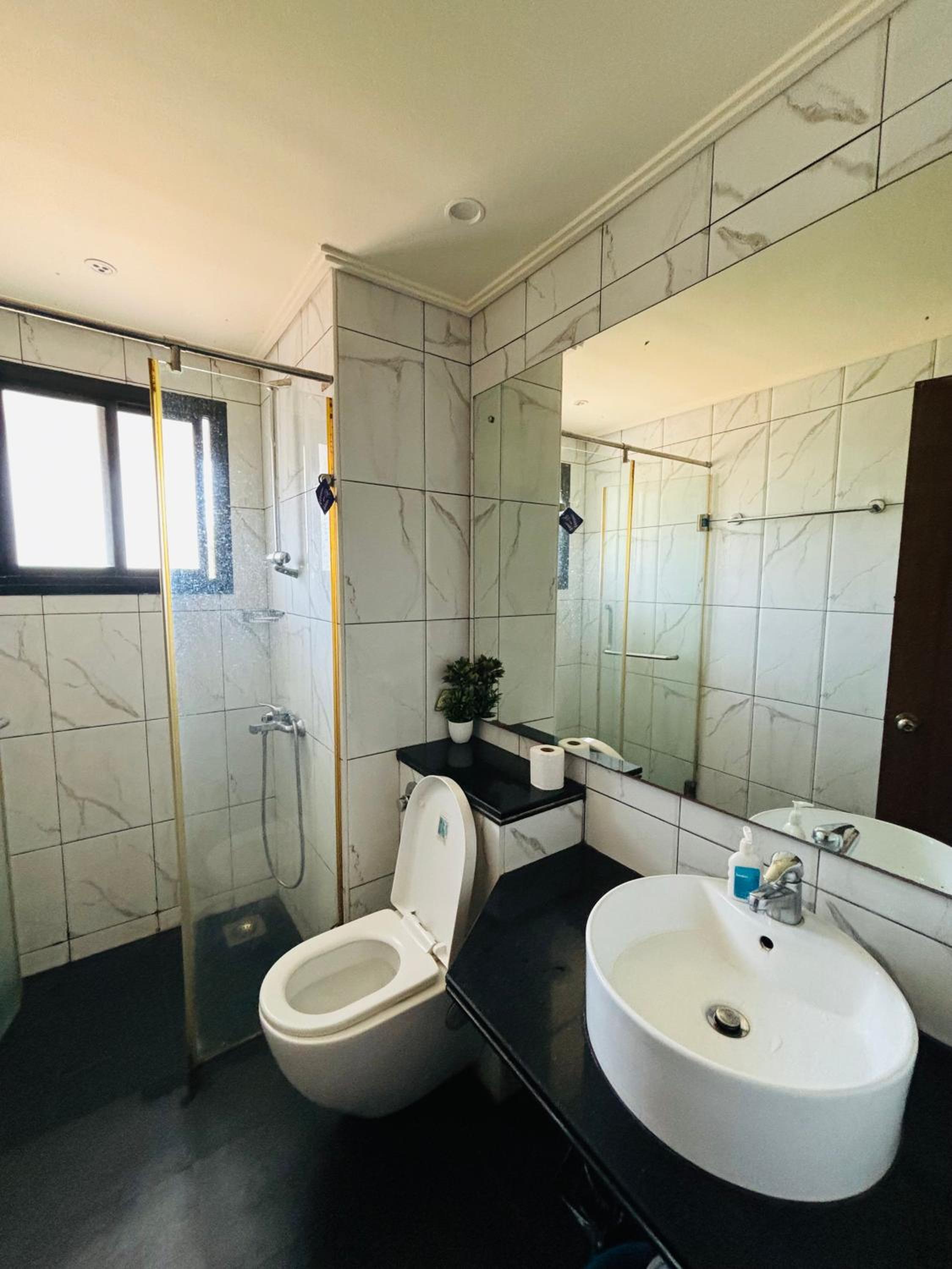 Studio Apartment with Balcony photo 2