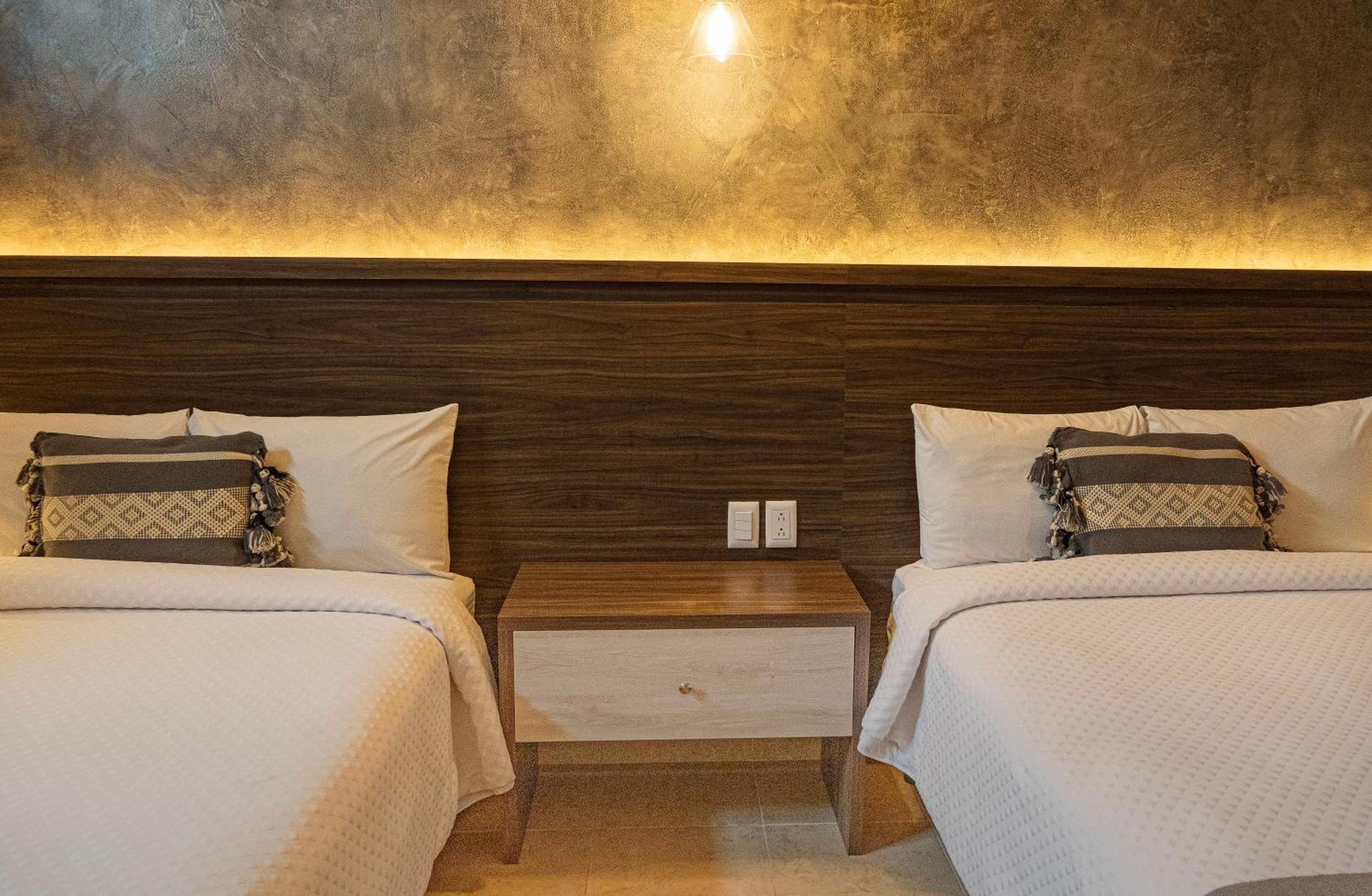 Deluxe Double Room with Balcony - Photo 23