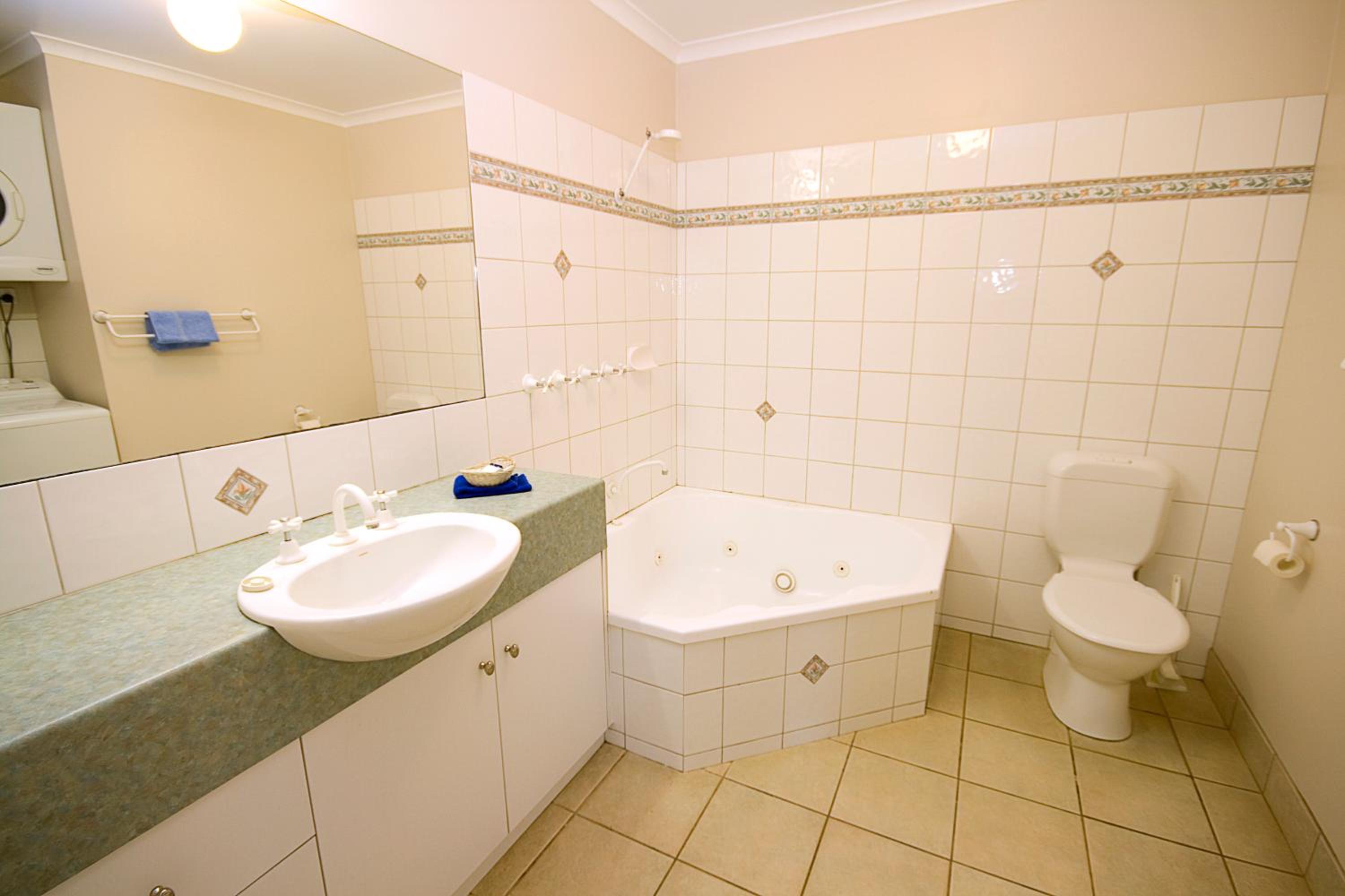 One-Bedroom Apartment with Sea View photo 2