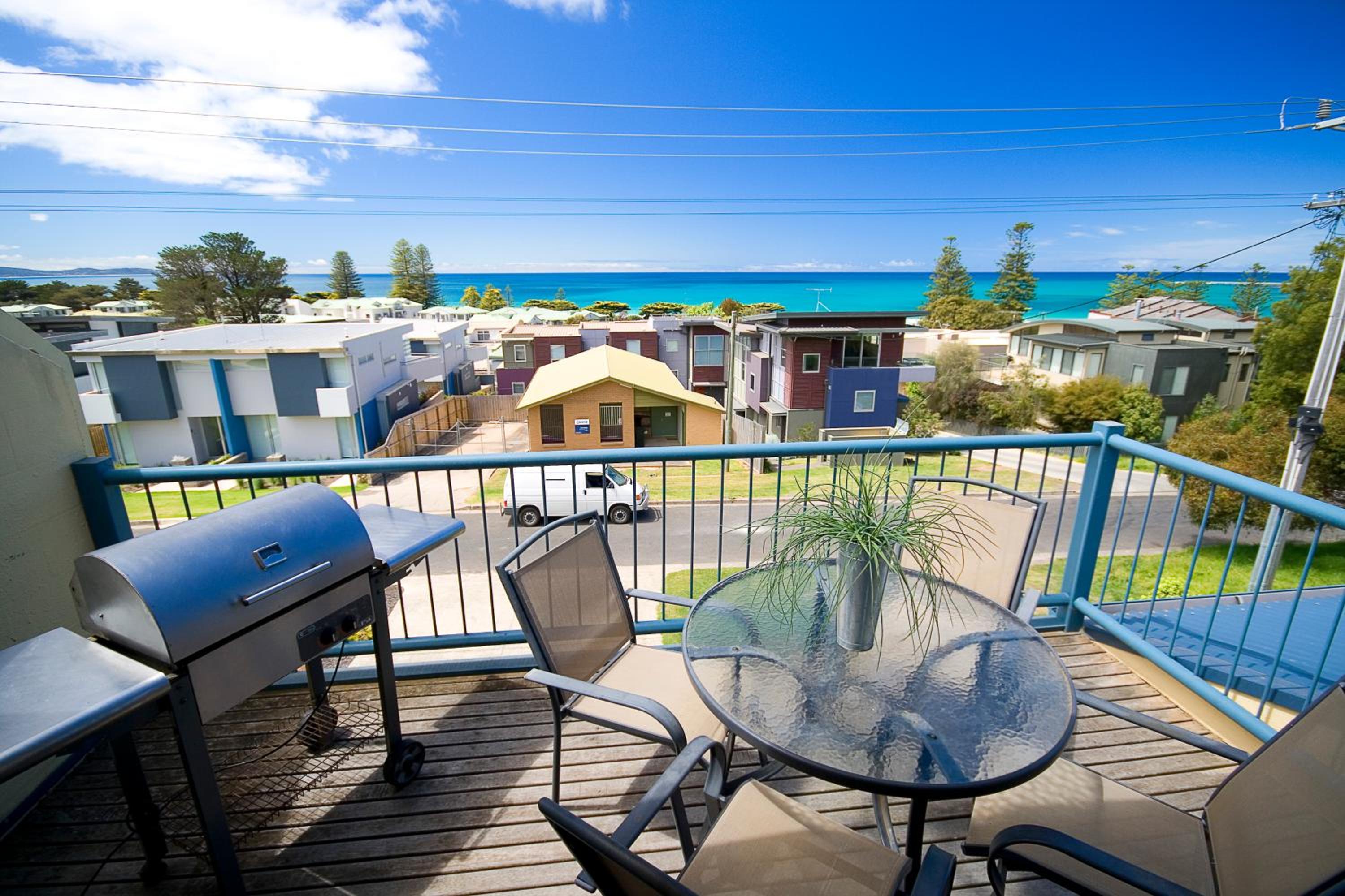 Three-Bedroom Apartment with Sea View photo 2